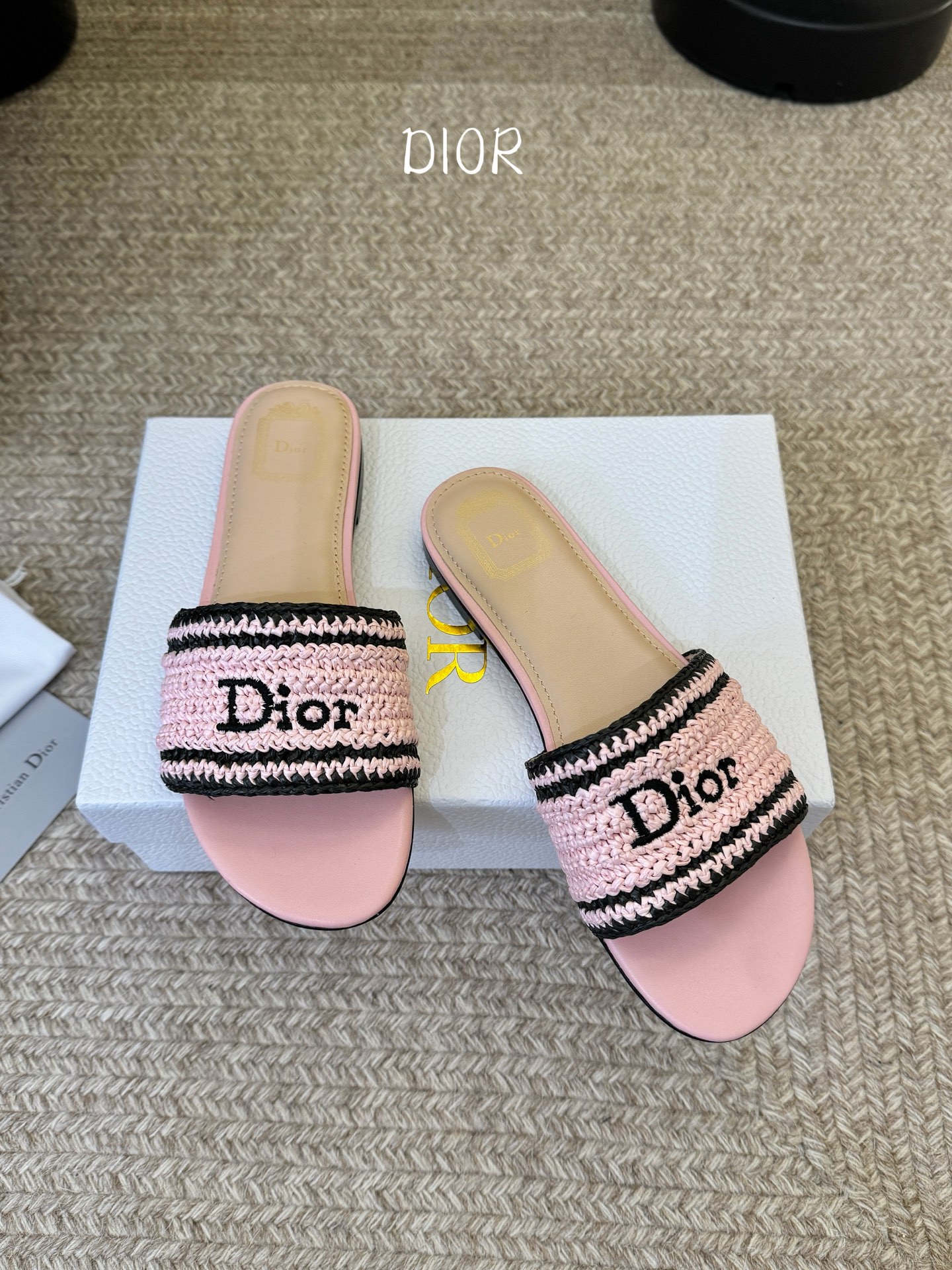 Dior |  迪奥早春新品走秀款CD刺绣logo度假风平底、粗跟拖鞋！ 硬货上新🆕❥代购级别！高级感十
