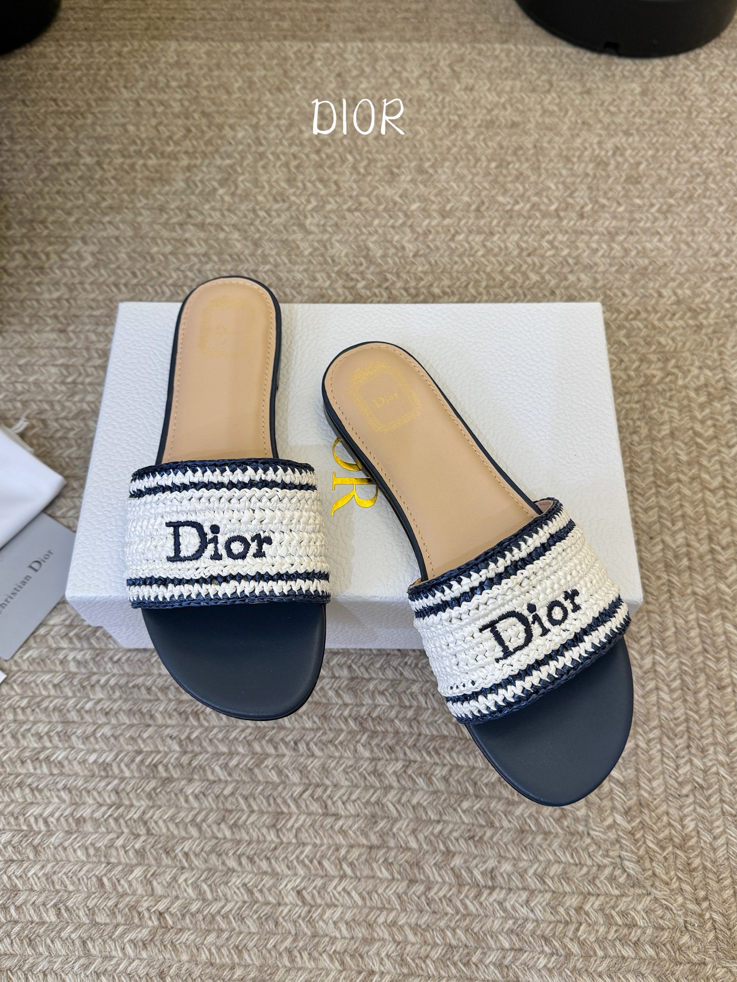 Dior |  迪奥早春新品走秀款CD刺绣logo度假风平底、粗跟拖鞋！ 硬货上新🆕❥代购级别！高级感十