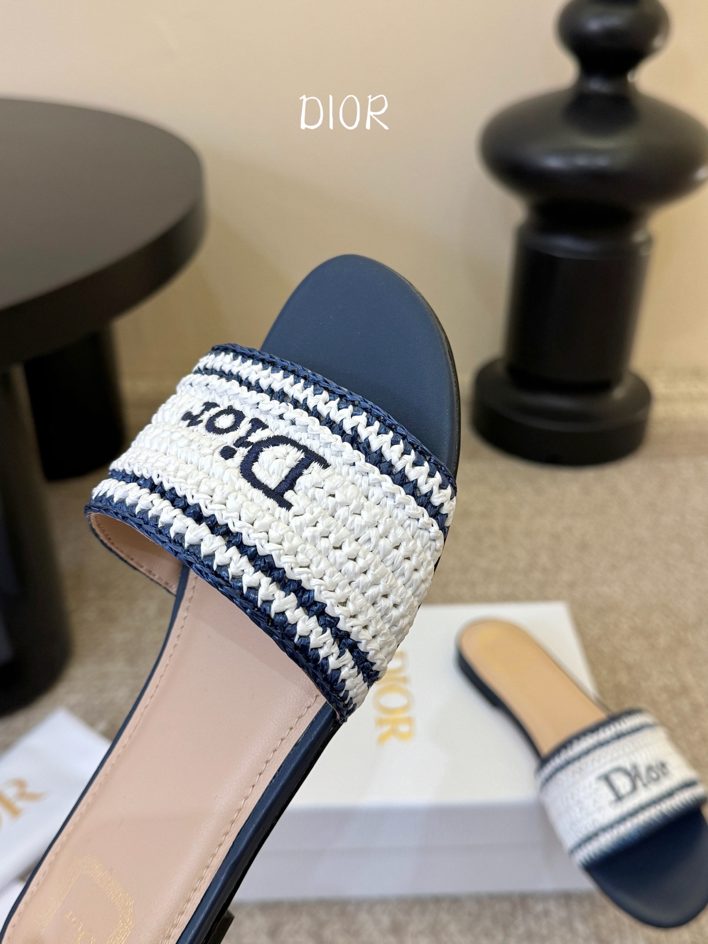 Dior |  迪奥早春新品走秀款CD刺绣logo度假风平底、粗跟拖鞋！ 硬货上新🆕❥代购级别！高级感十
