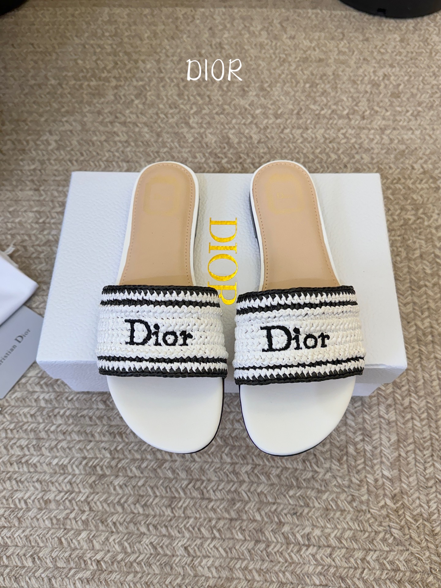 Dior |  迪奥早春新品走秀款CD刺绣logo度假风平底、粗跟拖鞋！ 硬货上新🆕❥代购级别！高级感十