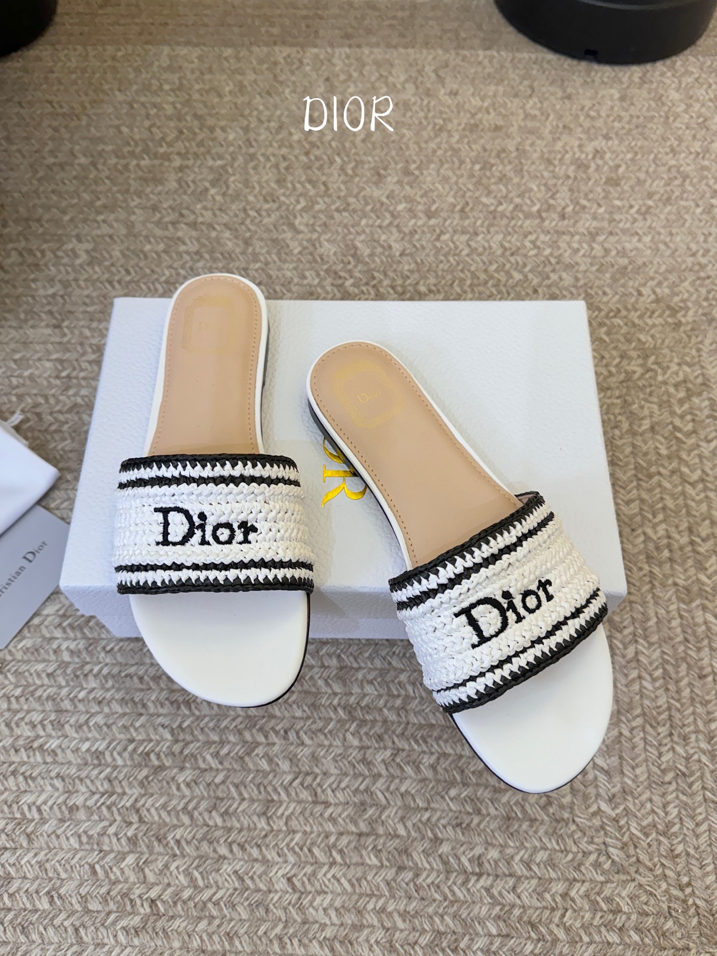 Dior |  迪奥早春新品走秀款CD刺绣logo度假风平底、粗跟拖鞋！ 硬货上新🆕❥代购级别！高级感十