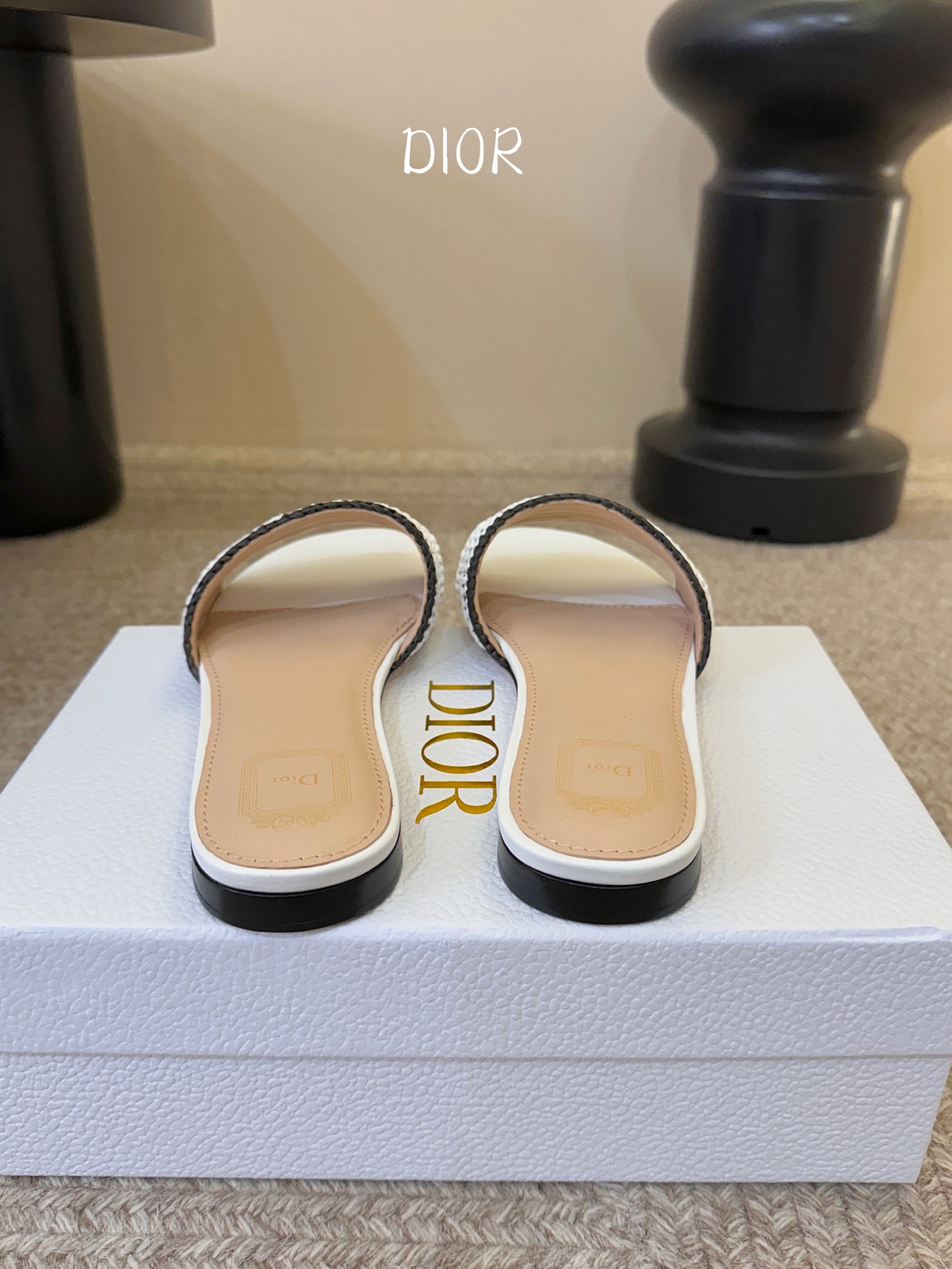 Dior |  迪奥早春新品走秀款CD刺绣logo度假风平底、粗跟拖鞋！ 硬货上新🆕❥代购级别！高级感十