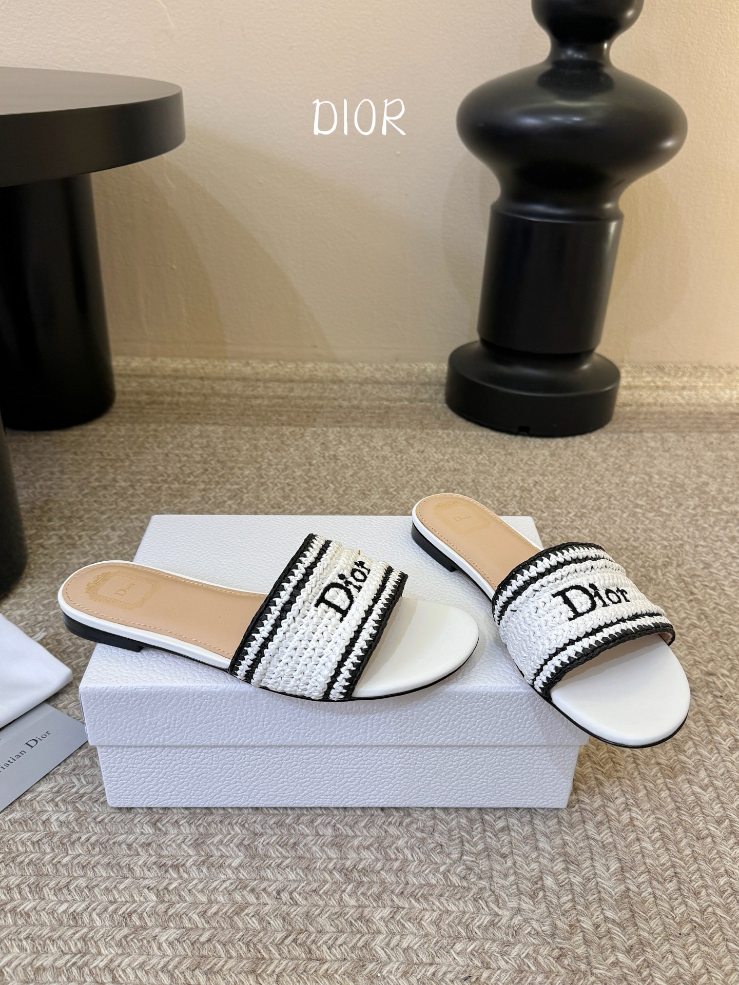 Dior |  迪奥早春新品走秀款CD刺绣logo度假风平底、粗跟拖鞋！ 硬货上新🆕❥代购级别！高级感十
