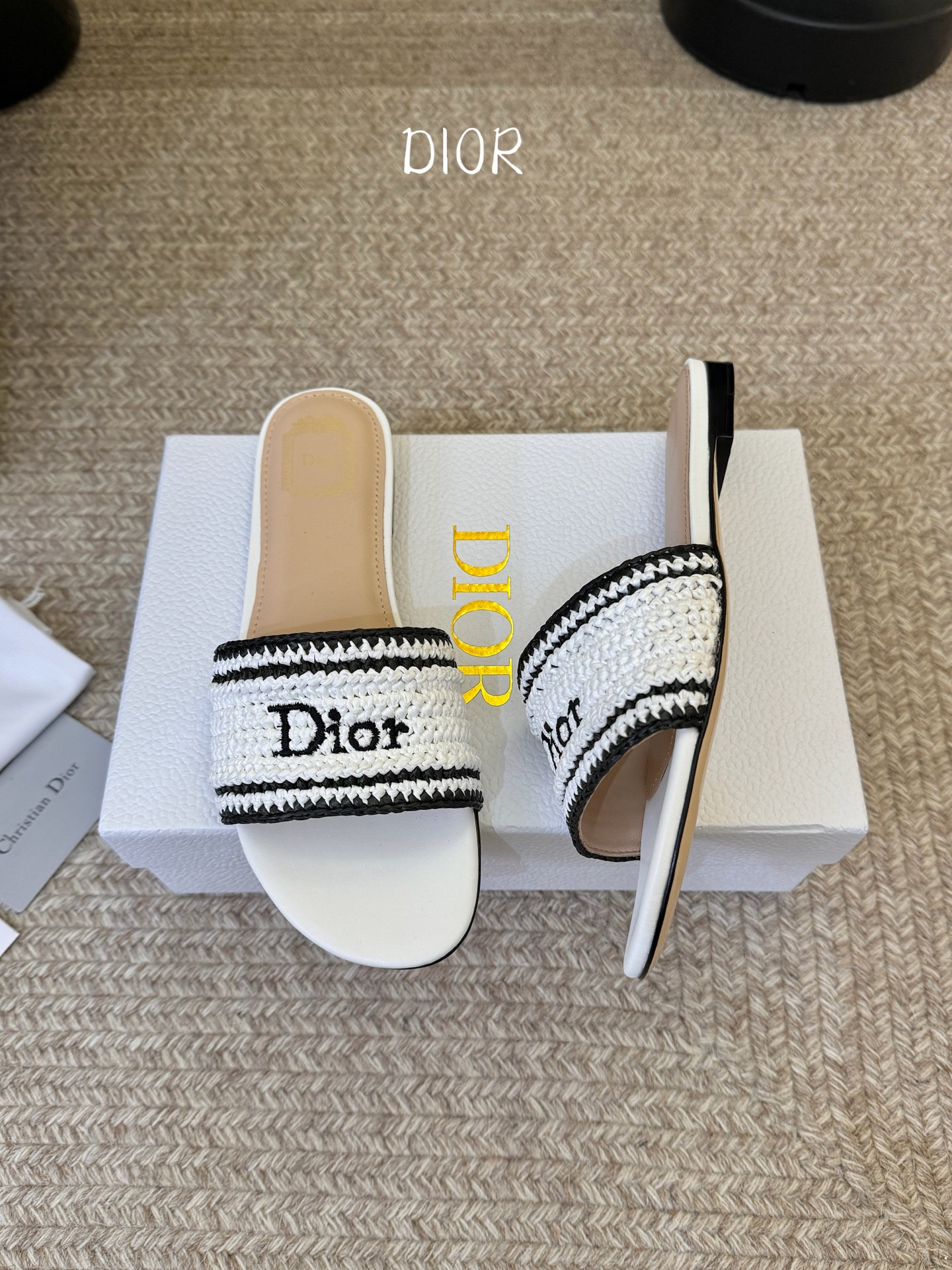 Dior |  迪奥早春新品走秀款CD刺绣logo度假风平底、粗跟拖鞋！ 硬货上新🆕❥代购级别！高级感十
