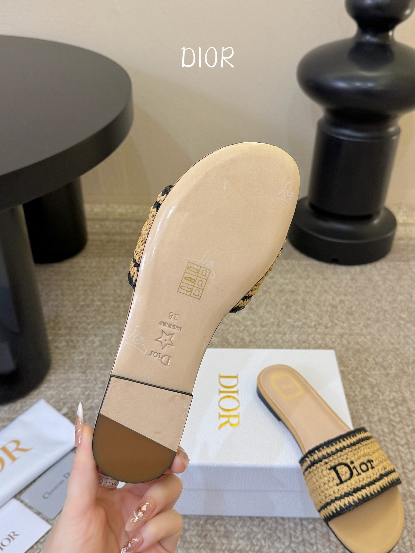 Dior |  迪奥早春新品走秀款CD刺绣logo度假风平底、粗跟拖鞋！ 硬货上新🆕❥代购级别！高级感十