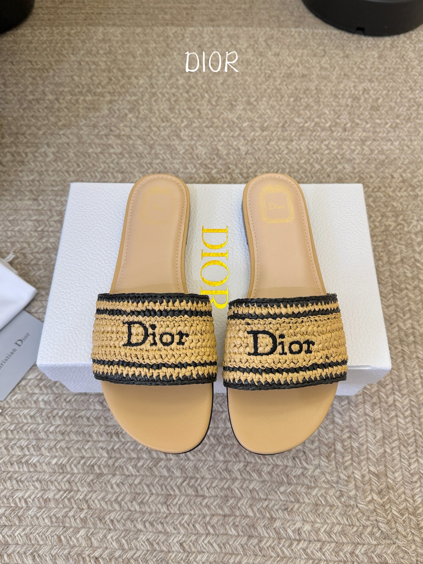 Dior |  迪奥早春新品走秀款CD刺绣logo度假风平底、粗跟拖鞋！ 硬货上新🆕❥代购级别！高级感十