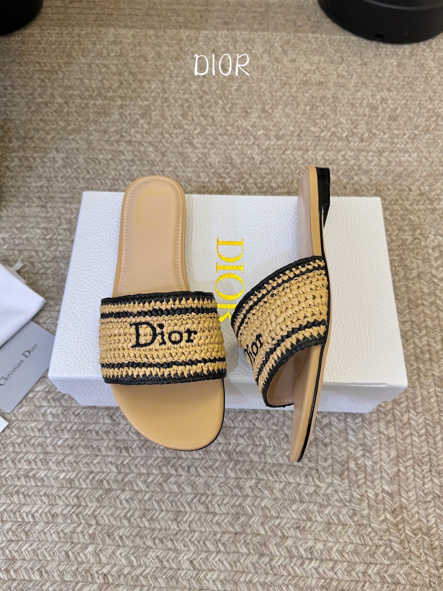 Dior |  迪奥早春新品走秀款CD刺绣logo度假风平底、粗跟拖鞋！ 硬货上新🆕❥代购级别！高级感十