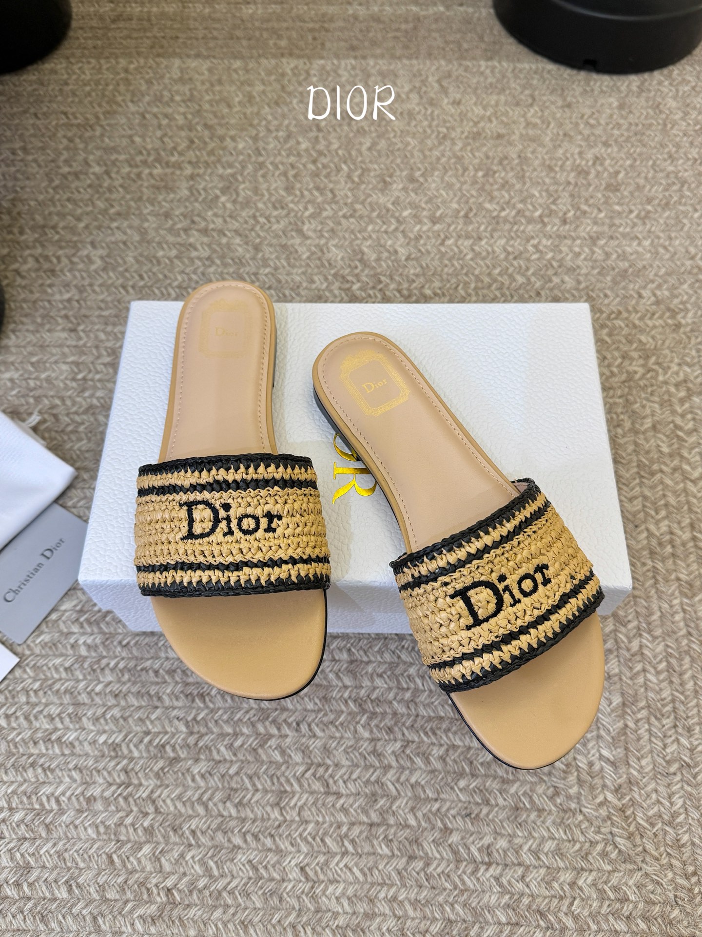 Dior |  迪奥早春新品走秀款CD刺绣logo度假风平底、粗跟拖鞋！ 硬货上新🆕❥代购级别！高级感十