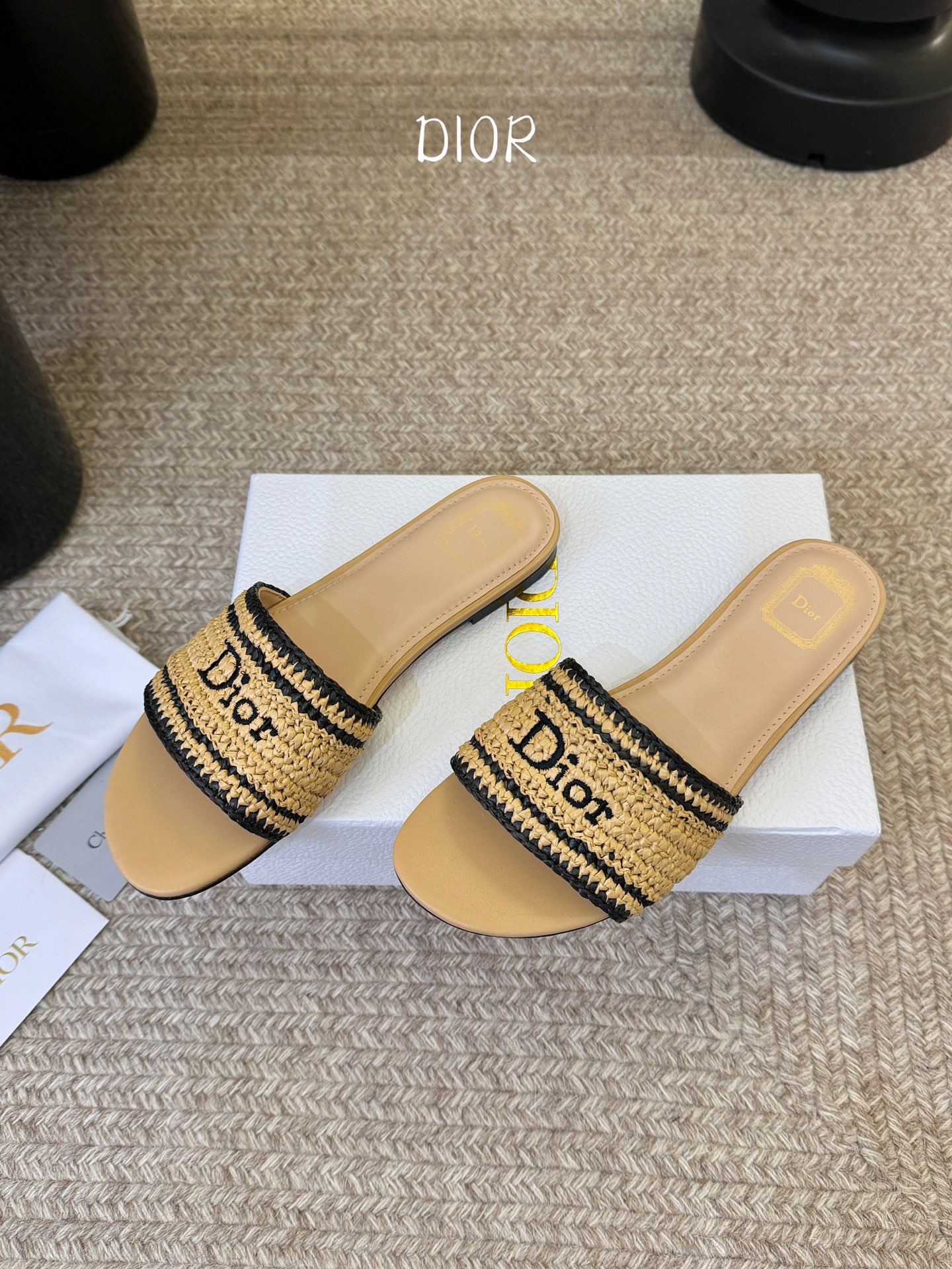 Dior |  迪奥早春新品走秀款CD刺绣logo度假风平底、粗跟拖鞋！ 硬货上新🆕❥代购级别！高级感十