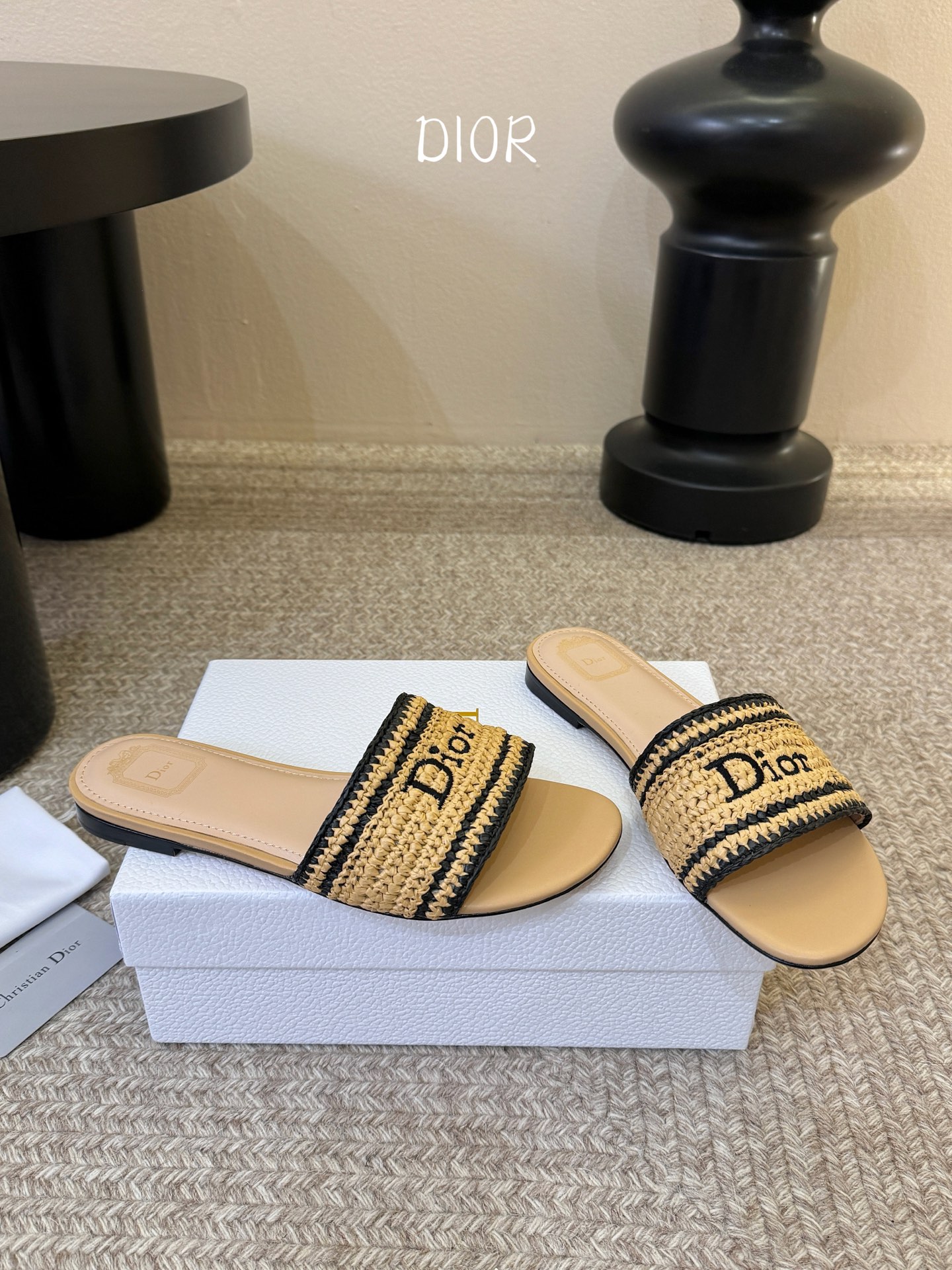 Dior |  迪奥早春新品走秀款CD刺绣logo度假风平底、粗跟拖鞋！ 硬货上新🆕❥代购级别！高级感十