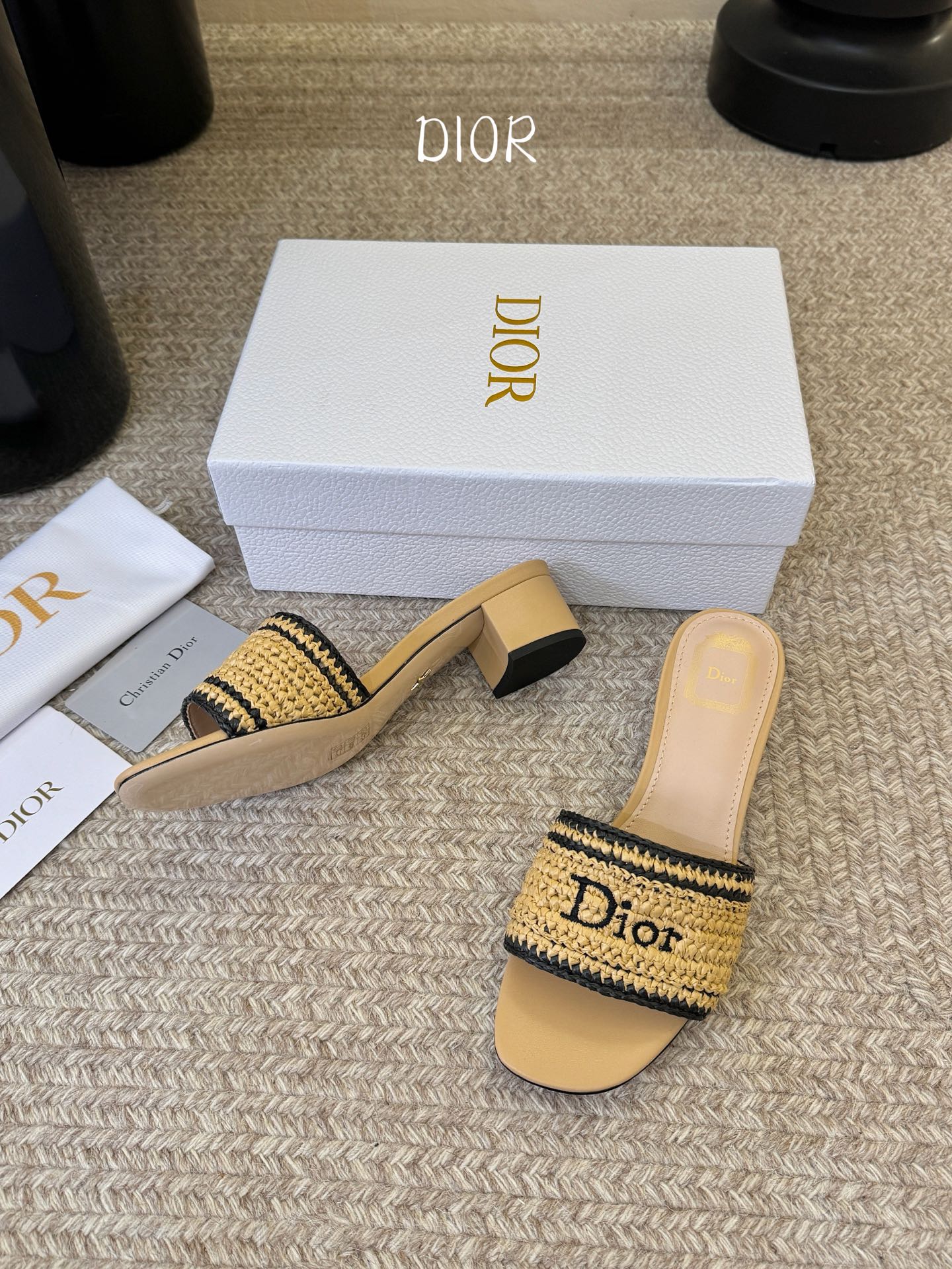 Dior |  迪奥早春新品走秀款CD刺绣logo度假风平底、粗跟拖鞋！ 硬货上新🆕❥代购级别！高级感十