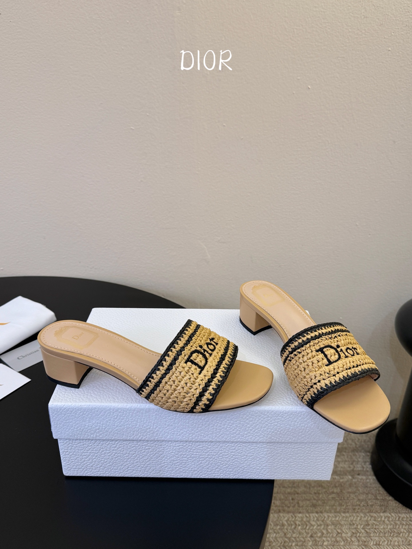 Dior |  迪奥早春新品走秀款CD刺绣logo度假风平底、粗跟拖鞋！ 硬货上新🆕❥代购级别！高级感十