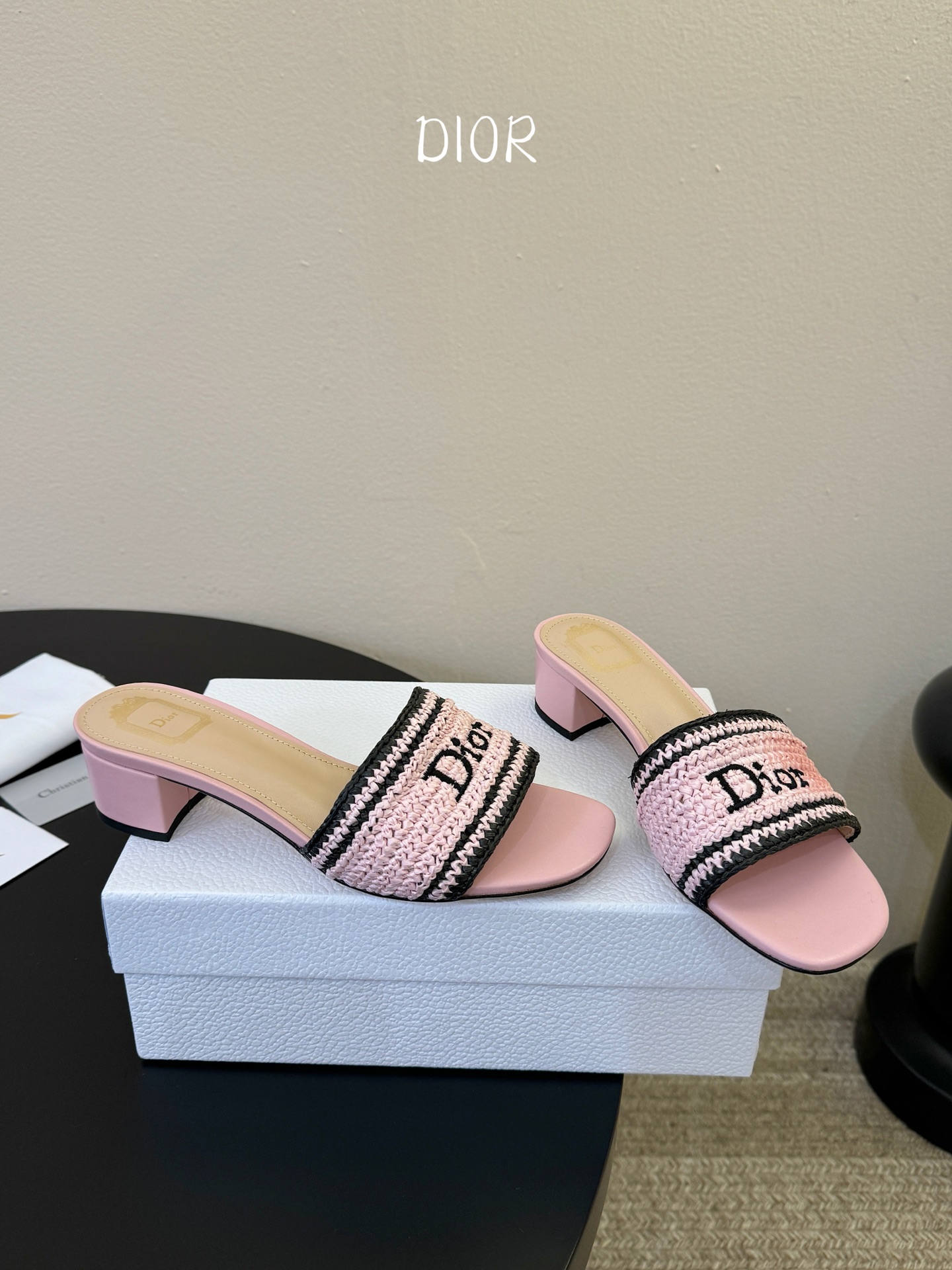 Dior |  迪奥早春新品走秀款CD刺绣logo度假风平底、粗跟拖鞋！ 硬货上新🆕❥代购级别！高级感十