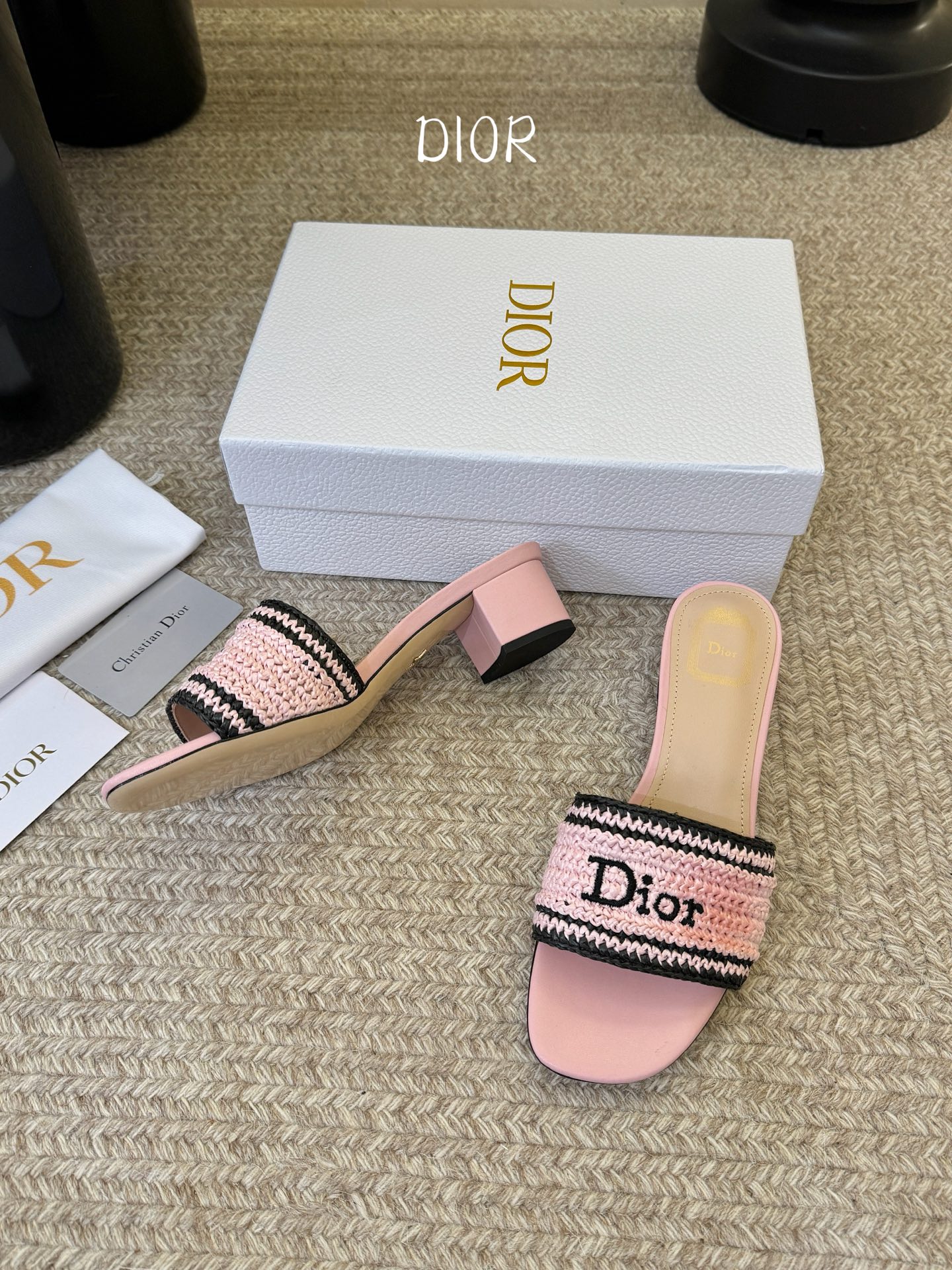 Dior |  迪奥早春新品走秀款CD刺绣logo度假风平底、粗跟拖鞋！ 硬货上新🆕❥代购级别！高级感十