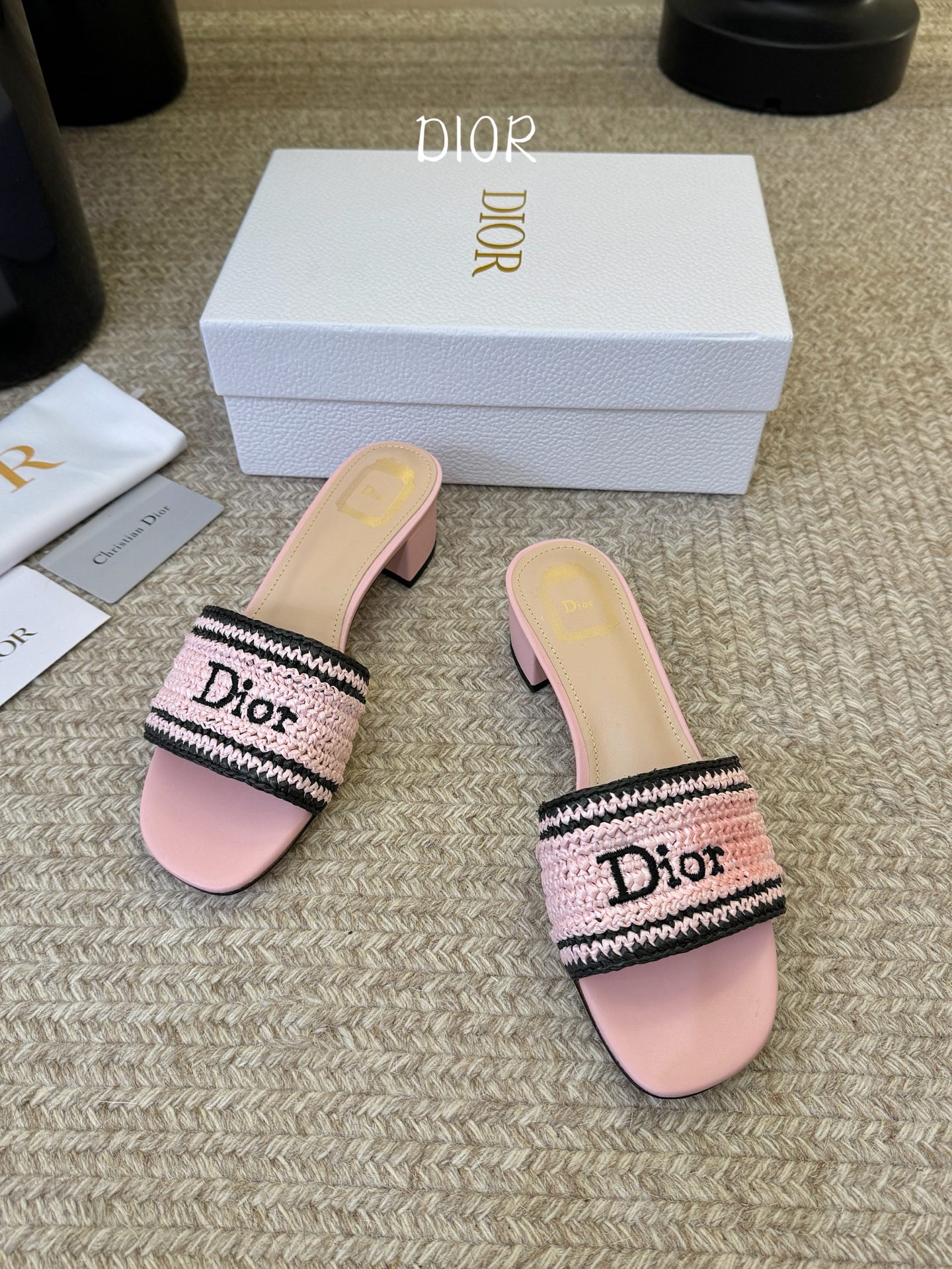 Dior |  迪奥早春新品走秀款CD刺绣logo度假风平底、粗跟拖鞋！ 硬货上新🆕❥代购级别！高级感十