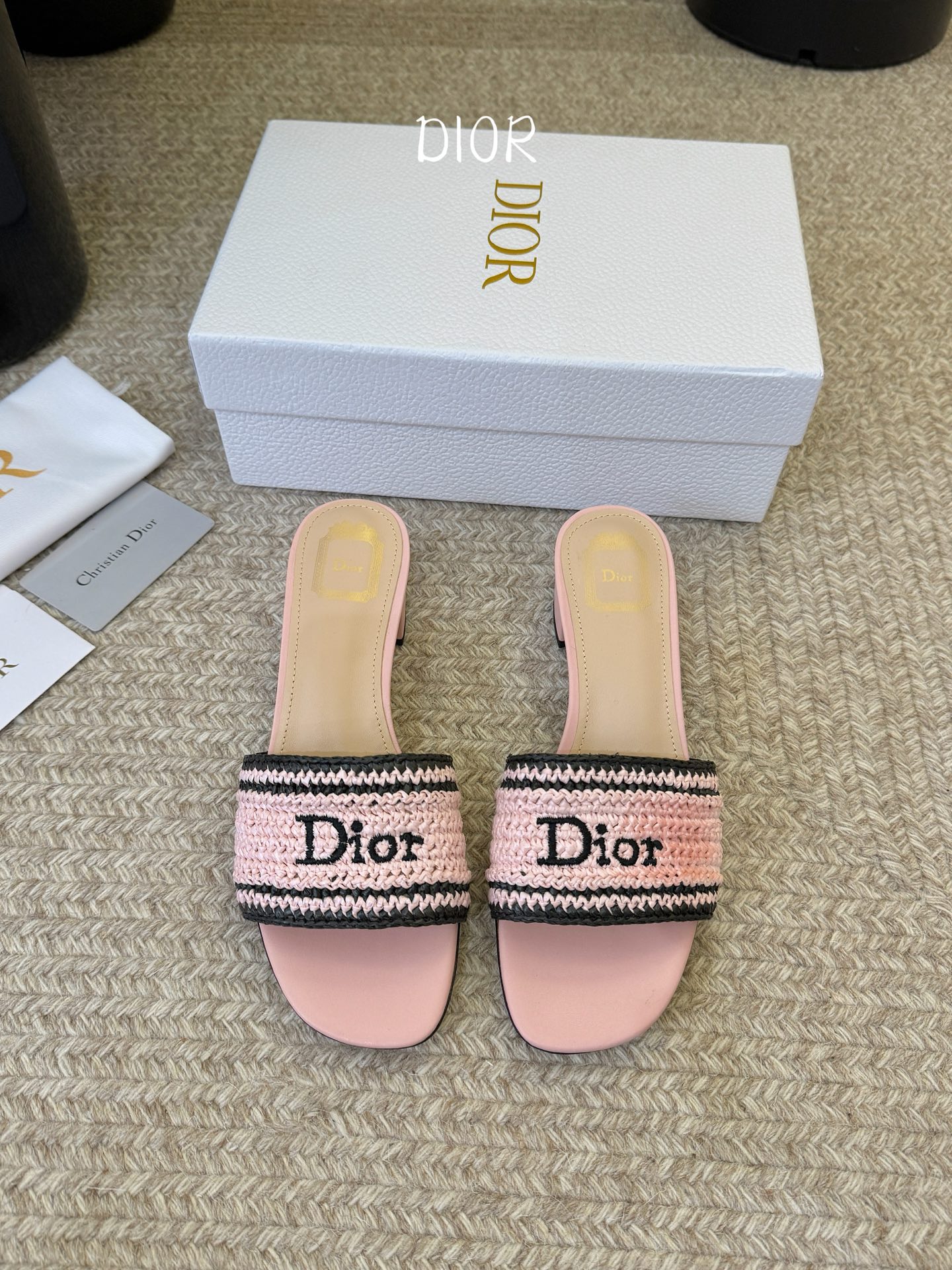 Dior |  迪奥早春新品走秀款CD刺绣logo度假风平底、粗跟拖鞋！ 硬货上新🆕❥代购级别！高级感十