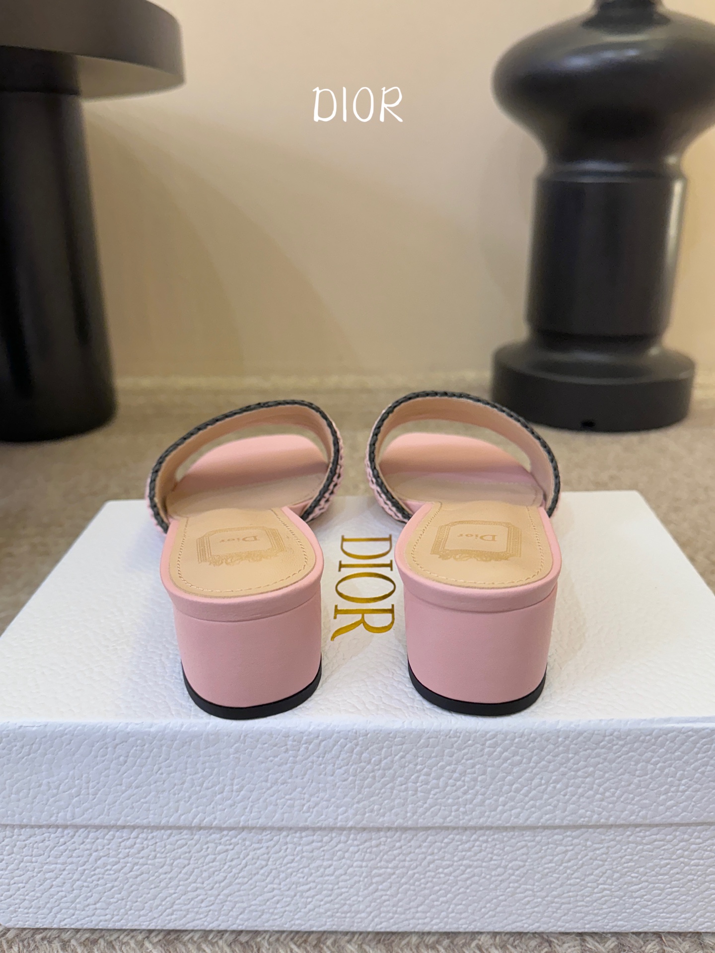 Dior |  迪奥早春新品走秀款CD刺绣logo度假风平底、粗跟拖鞋！ 硬货上新🆕❥代购级别！高级感十