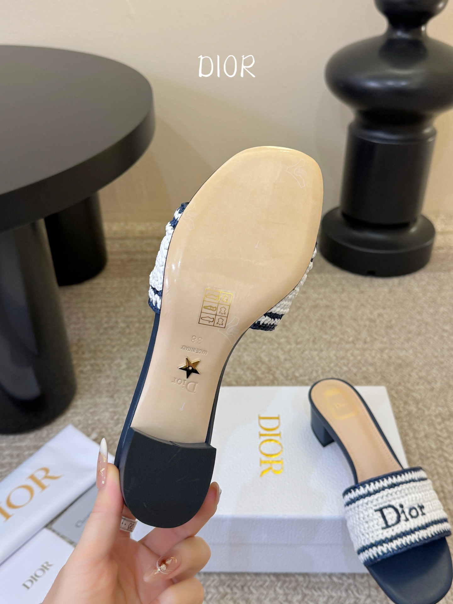 Dior |  迪奥早春新品走秀款CD刺绣logo度假风平底、粗跟拖鞋！ 硬货上新🆕❥代购级别！高级感十