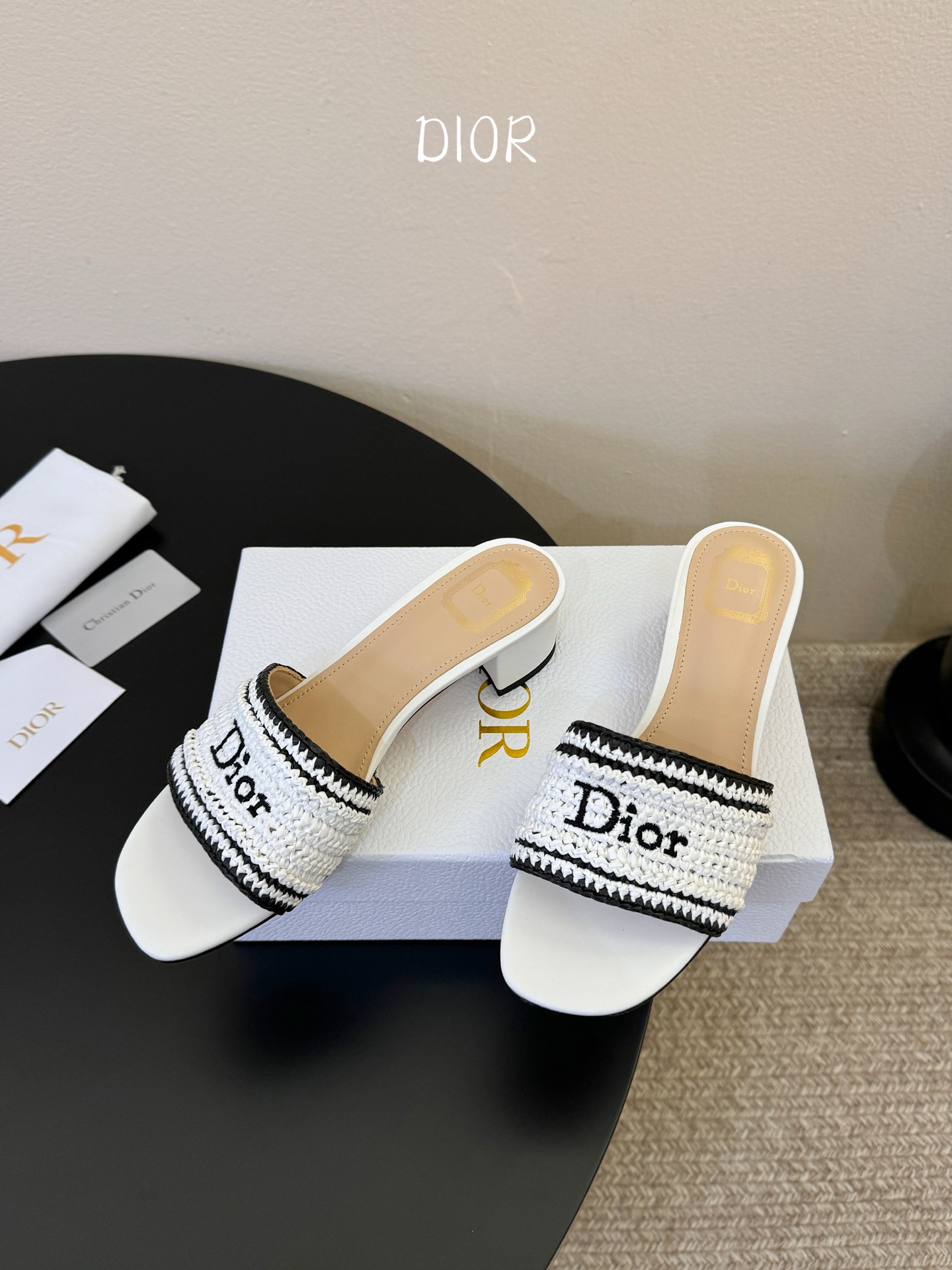 Dior |  迪奥早春新品走秀款CD刺绣logo度假风平底、粗跟拖鞋！ 硬货上新🆕❥代购级别！高级感十