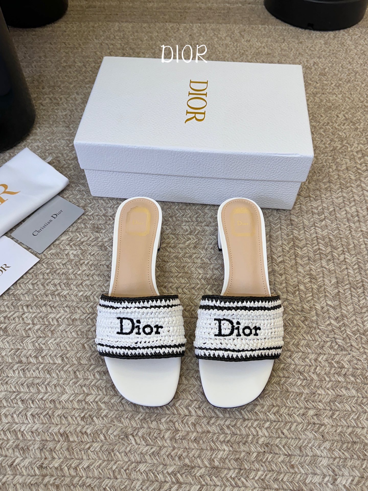 Dior |  迪奥早春新品走秀款CD刺绣logo度假风平底、粗跟拖鞋！ 硬货上新🆕❥代购级别！高级感十