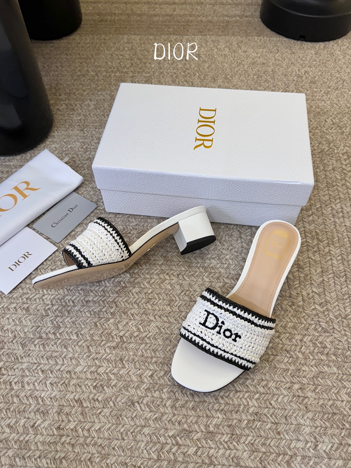 Dior |  迪奥早春新品走秀款CD刺绣logo度假风平底、粗跟拖鞋！ 硬货上新🆕❥代购级别！高级感十