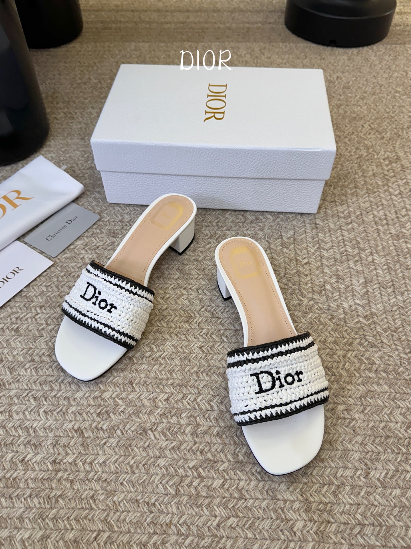 Dior |  迪奥早春新品走秀款CD刺绣logo度假风平底、粗跟拖鞋！ 硬货上新🆕❥代购级别！高级感十