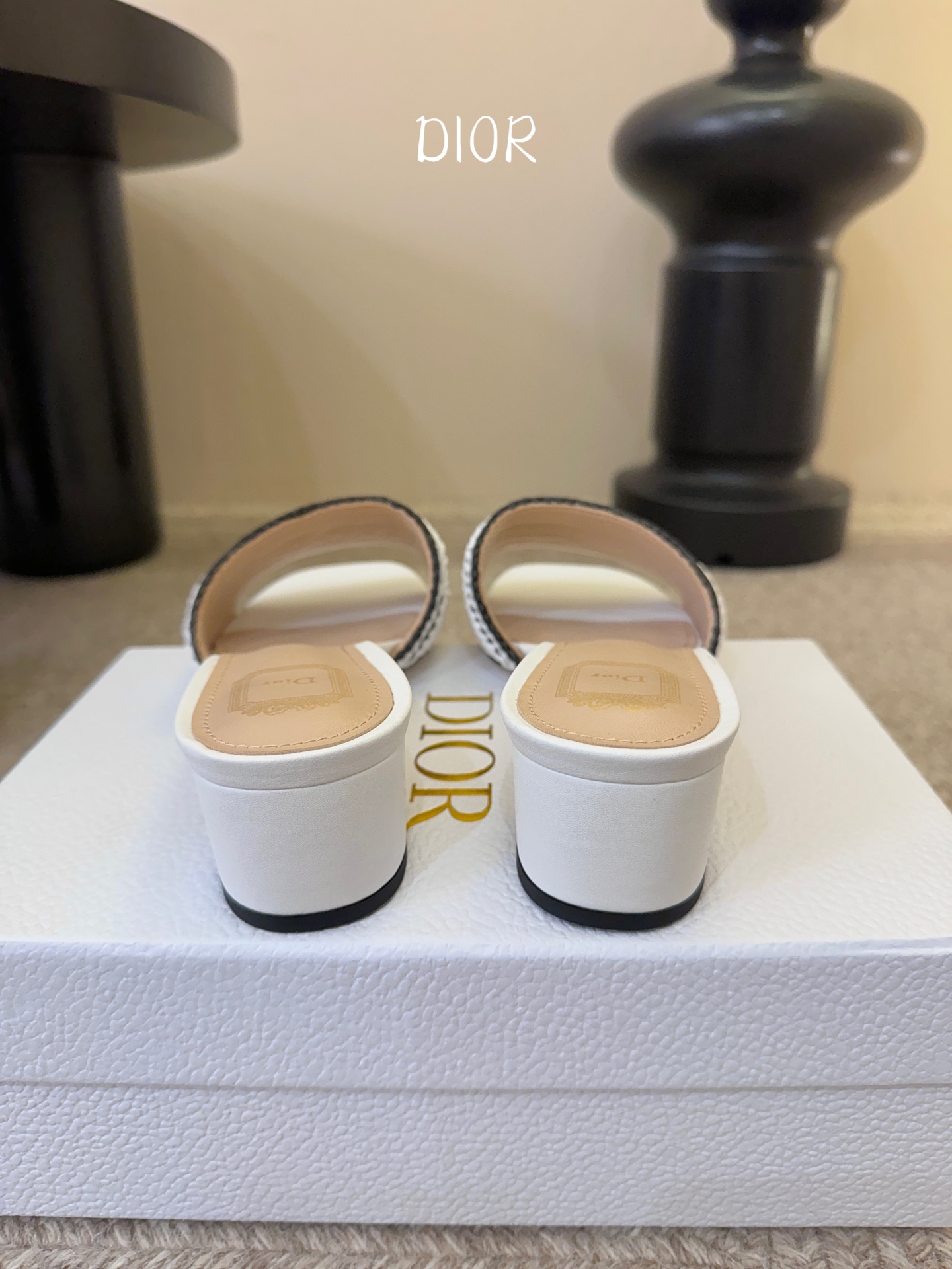Dior |  迪奥早春新品走秀款CD刺绣logo度假风平底、粗跟拖鞋！ 硬货上新🆕❥代购级别！高级感十