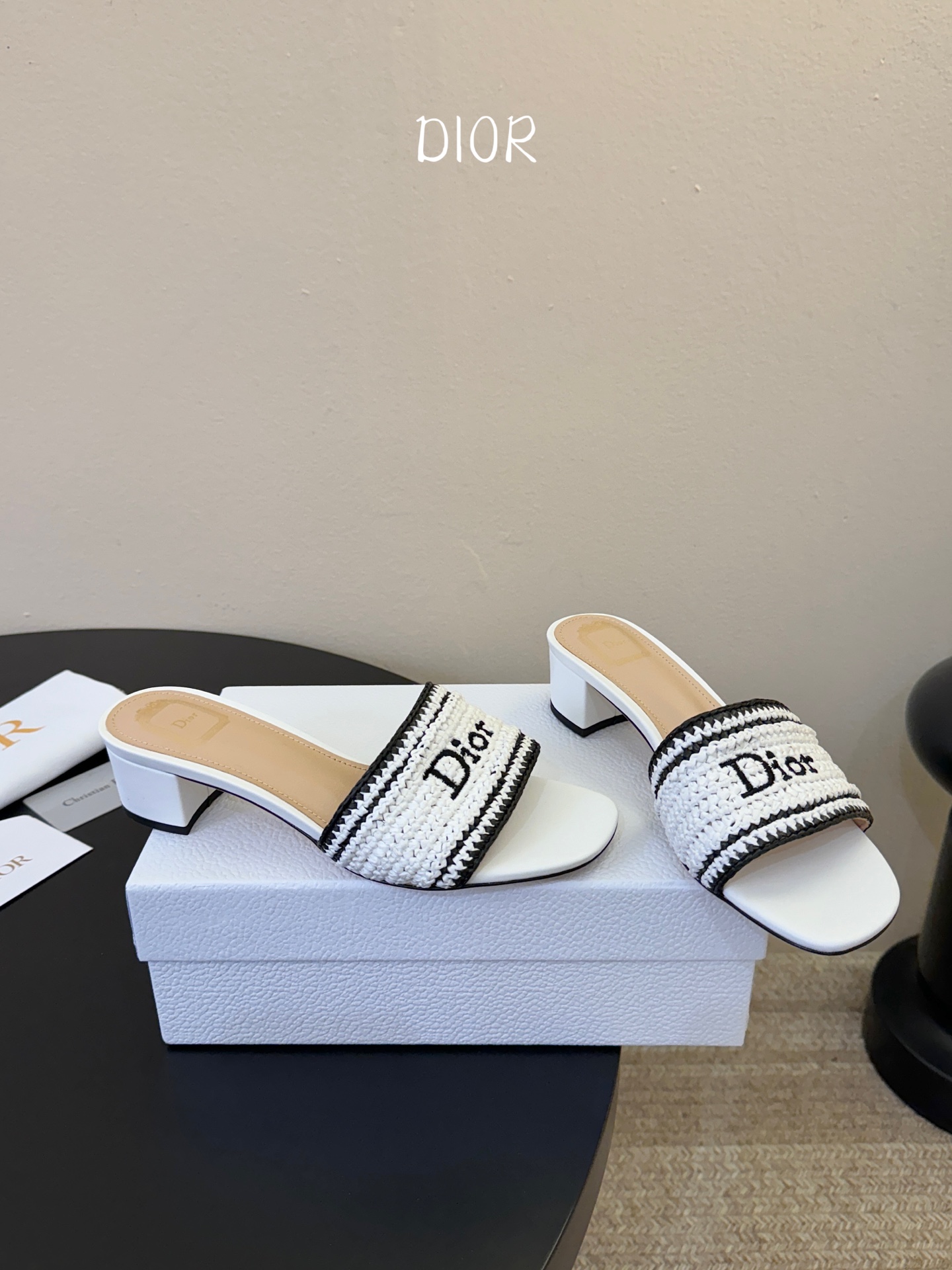 Dior |  迪奥早春新品走秀款CD刺绣logo度假风平底、粗跟拖鞋！ 硬货上新🆕❥代购级别！高级感十
