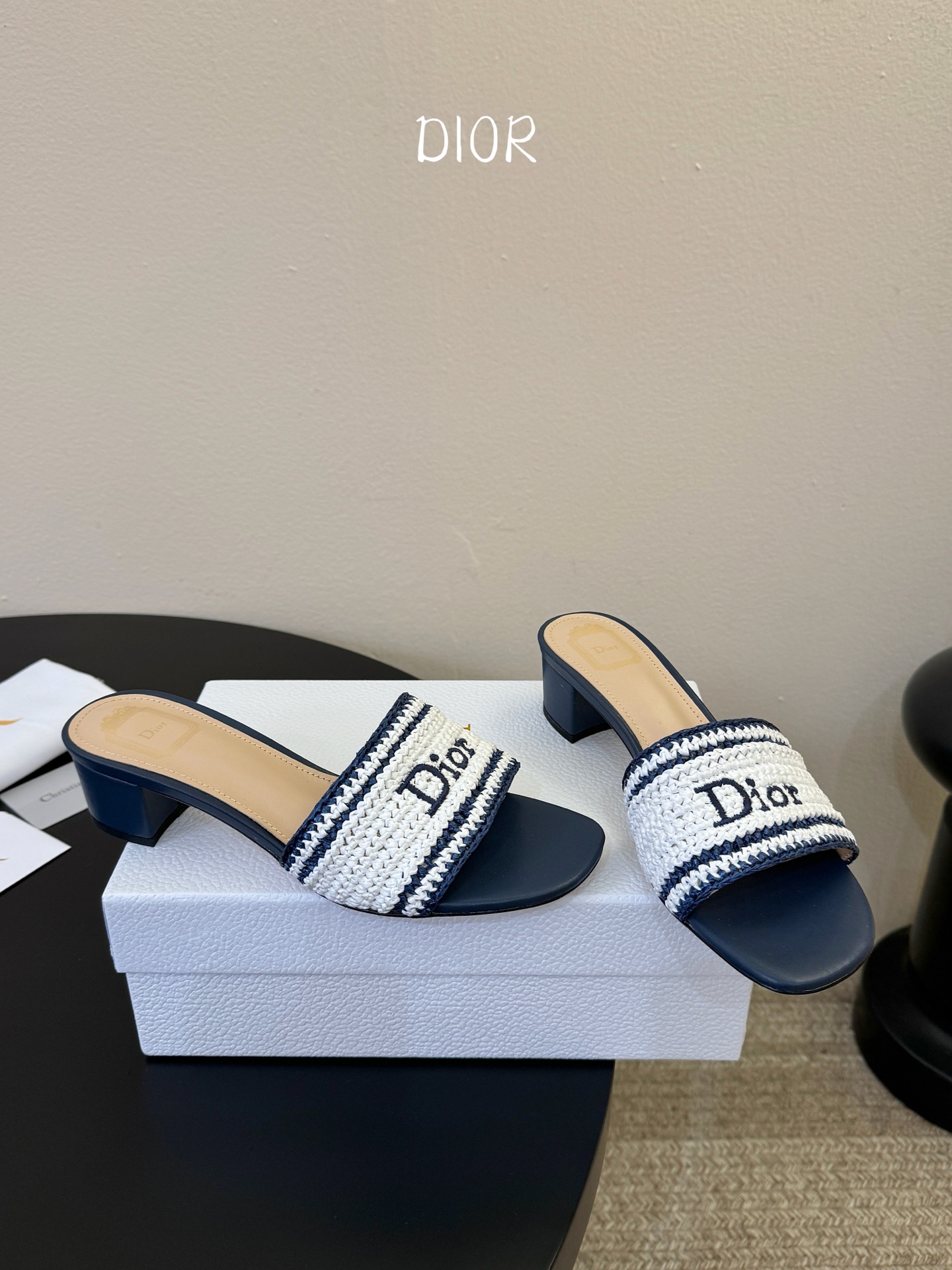 Dior |  迪奥早春新品走秀款CD刺绣logo度假风平底、粗跟拖鞋！ 硬货上新🆕❥代购级别！高级感十