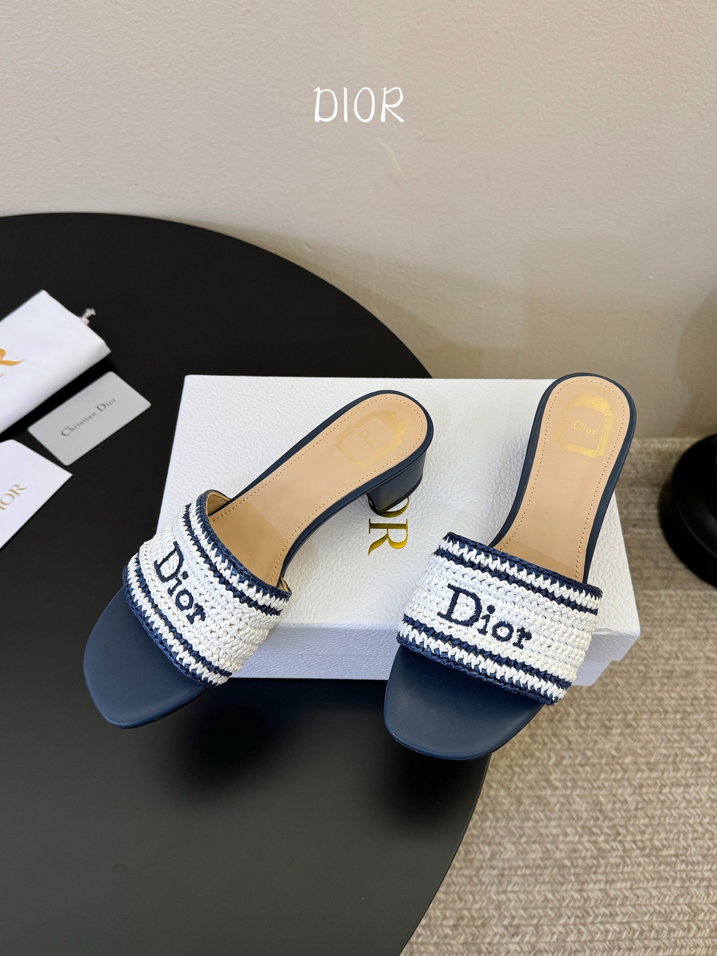 Dior |  迪奥早春新品走秀款CD刺绣logo度假风平底、粗跟拖鞋！ 硬货上新🆕❥代购级别！高级感十