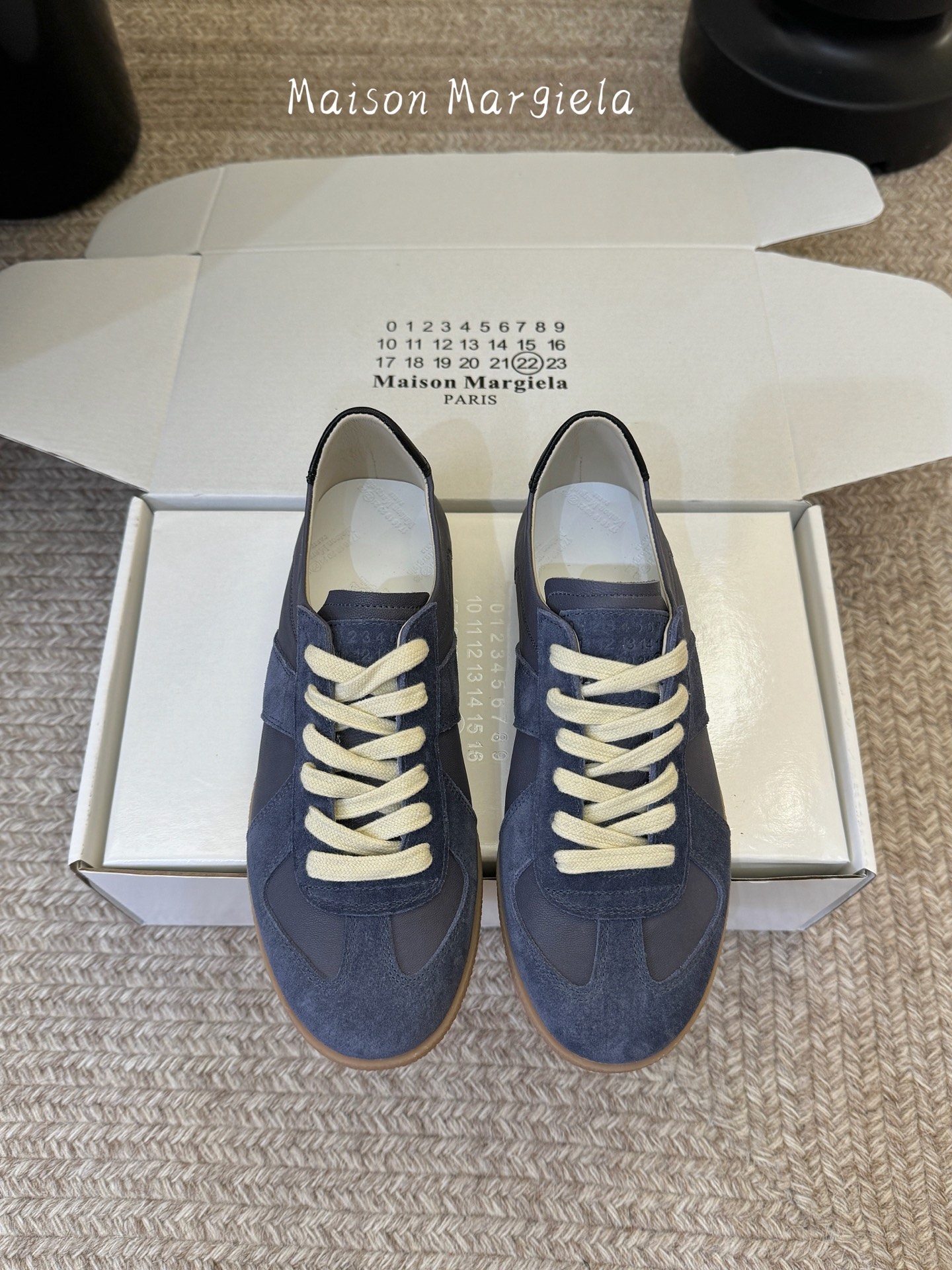 NO:817893,Men's 10 super popular Maison Margiela training shoes, classic immortal series, super comfortable on the feet, purchased the original version and upgraded it again. Upper: Made of original imported sheepskin and first-layer sheepskin. Lining: sheepskin cloth. Outsole: original outsole. Size: couple size 35-45, casual shoes/sports shoes, masion margiela, sneakers, sheepskin, sheepskin.19860909男款10 超人气热款 Maison Margiela马吉拉德训鞋 经典不死系列 上脚超级舒适 原版购入再次升级开发 鞋面:采用原版进口羊猄皮与头层羊皮 内里:羊皮布 大底:原版大底 码数:情侣码35-45,休闲鞋/运动鞋,masion margiela,sneakers,sheepskin,sheep,Women's Shoes