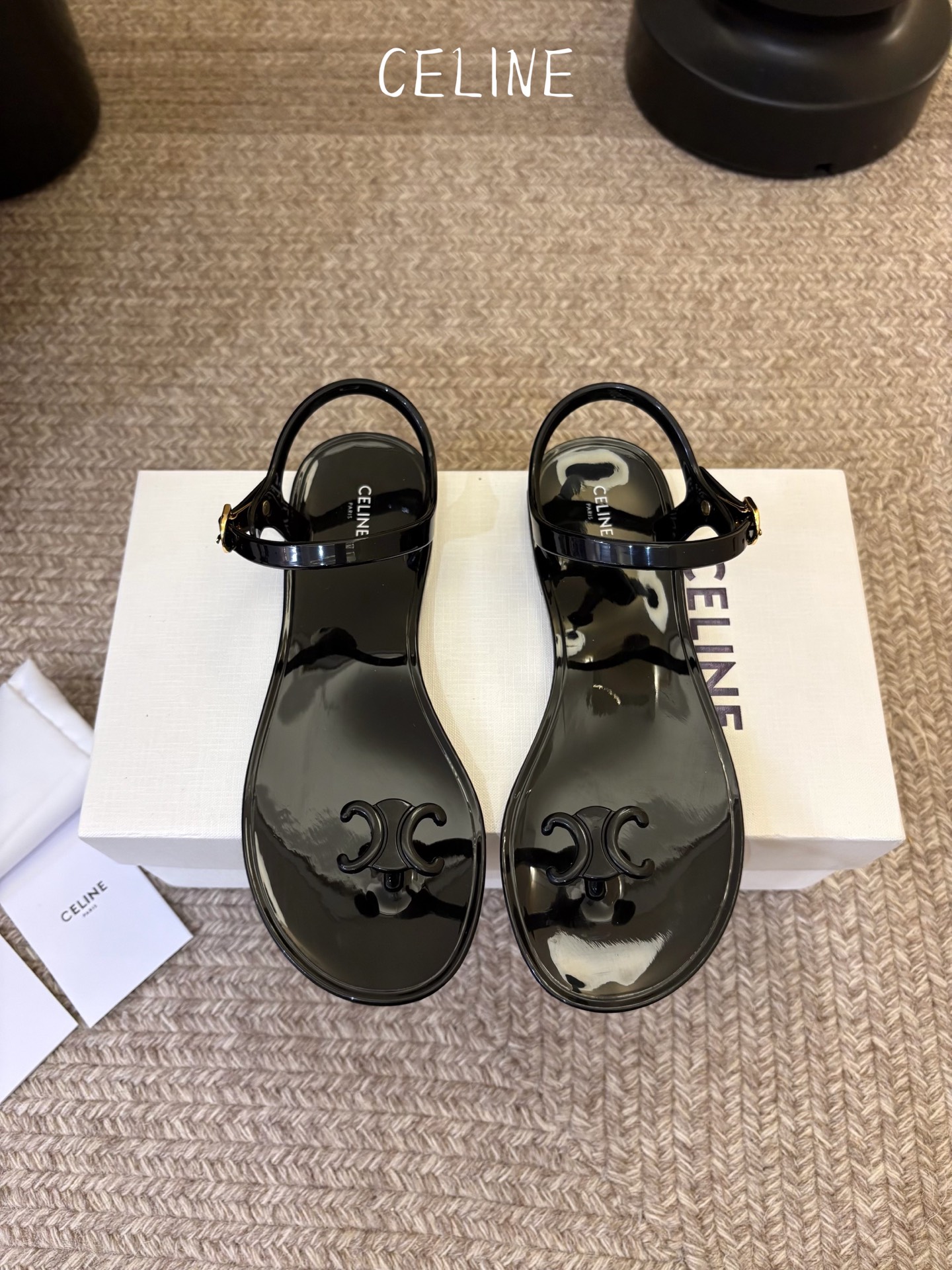 CELINE思琳赛琳一字带拖鞋凉鞋CELINE RUNNER 有CELINE标志侧面凹印鞋面压印CELI