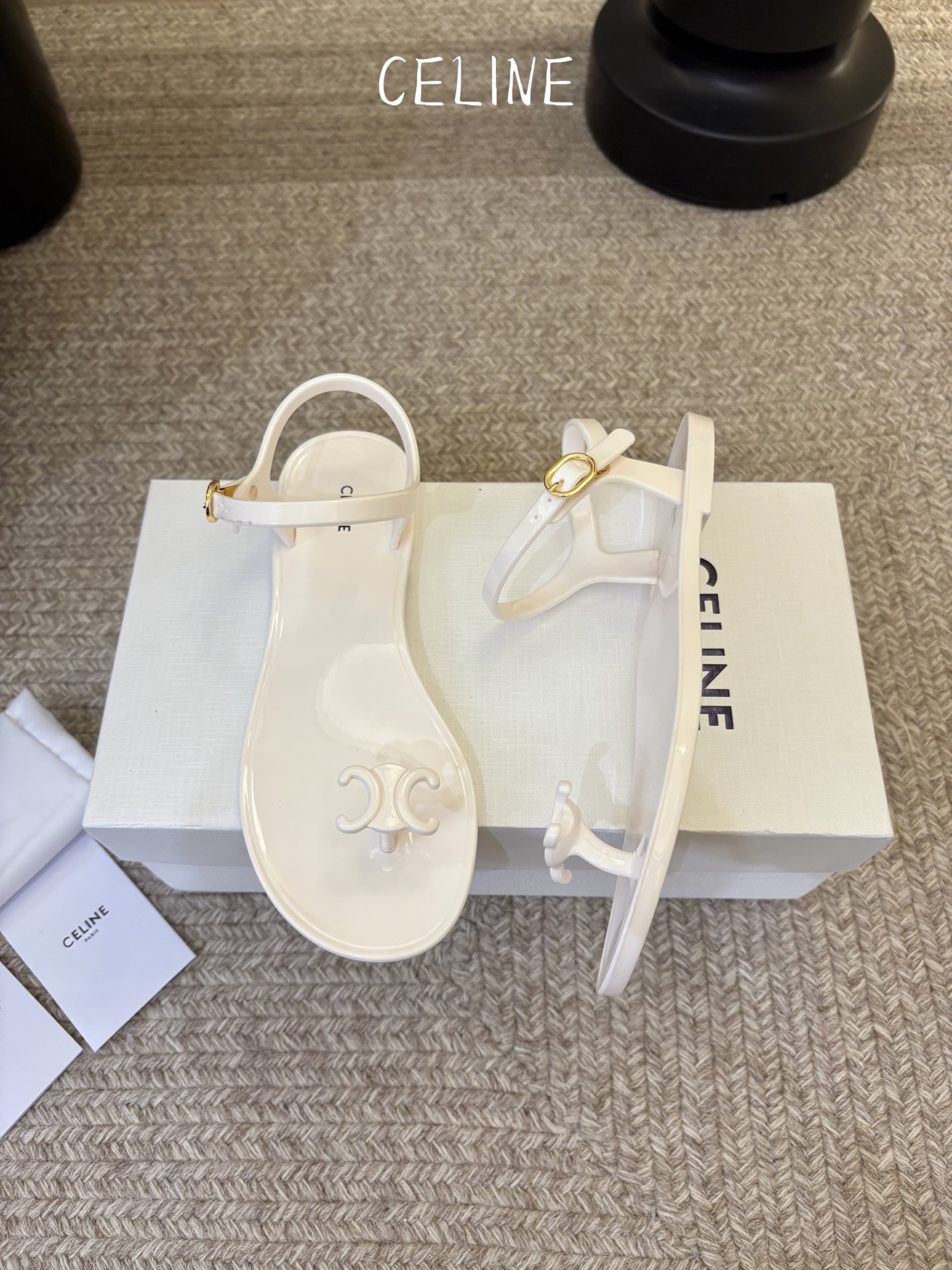CELINE思琳赛琳一字带拖鞋凉鞋CELINE RUNNER 有CELINE标志侧面凹印鞋面压印CELI