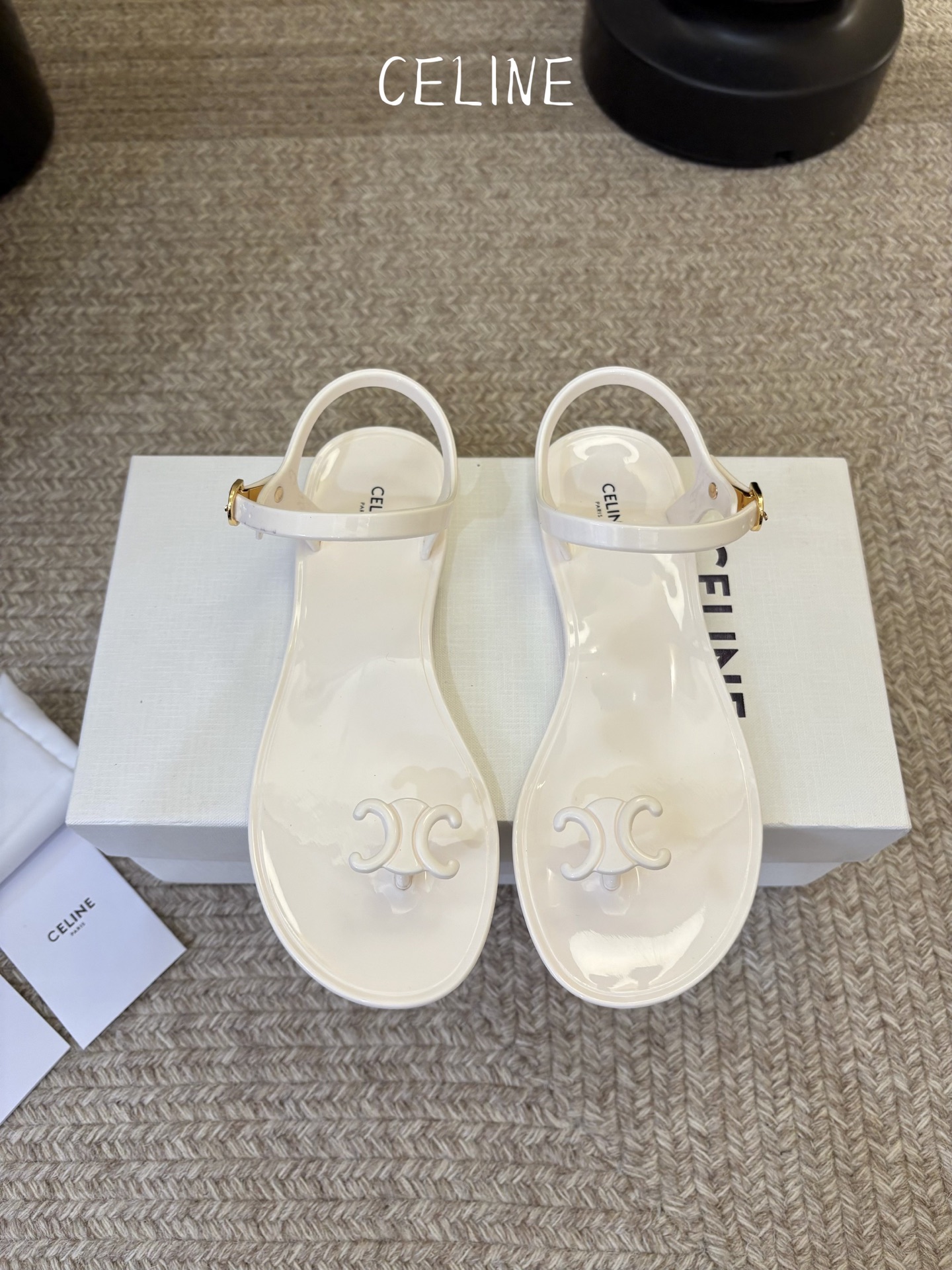 CELINE思琳赛琳一字带拖鞋凉鞋CELINE RUNNER 有CELINE标志侧面凹印鞋面压印CELI