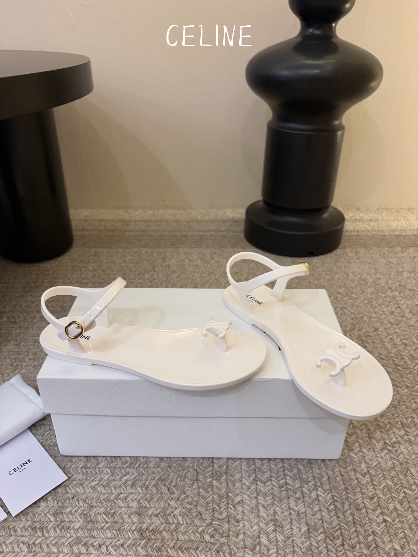 CELINE思琳赛琳一字带拖鞋凉鞋CELINE RUNNER 有CELINE标志侧面凹印鞋面压印CELI