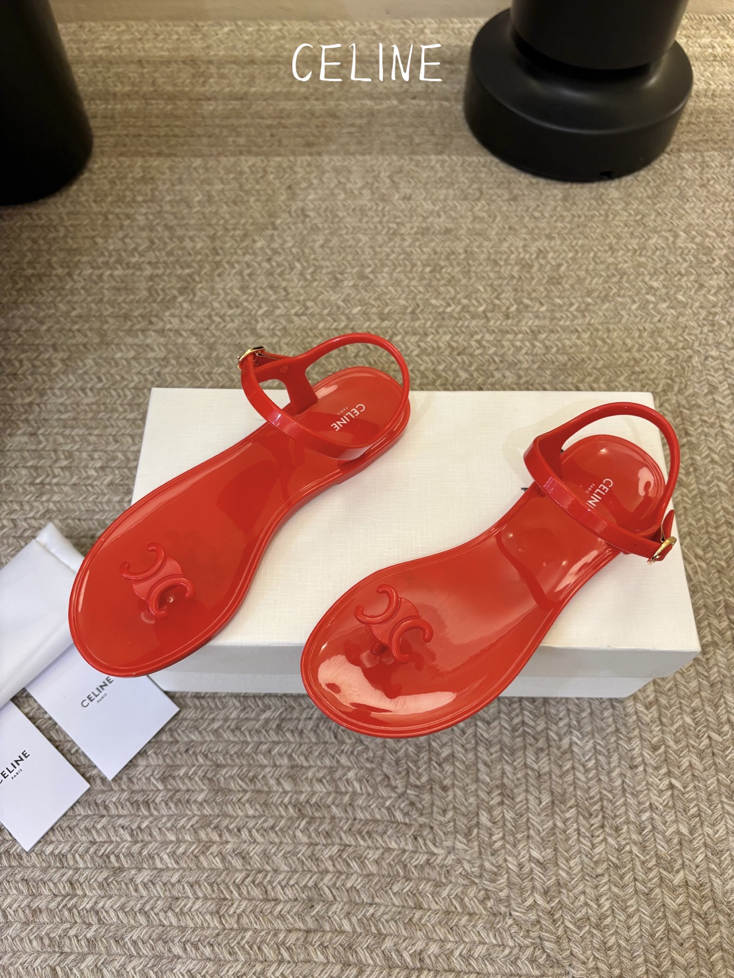 CELINE思琳赛琳一字带拖鞋凉鞋CELINE RUNNER 有CELINE标志侧面凹印鞋面压印CELI