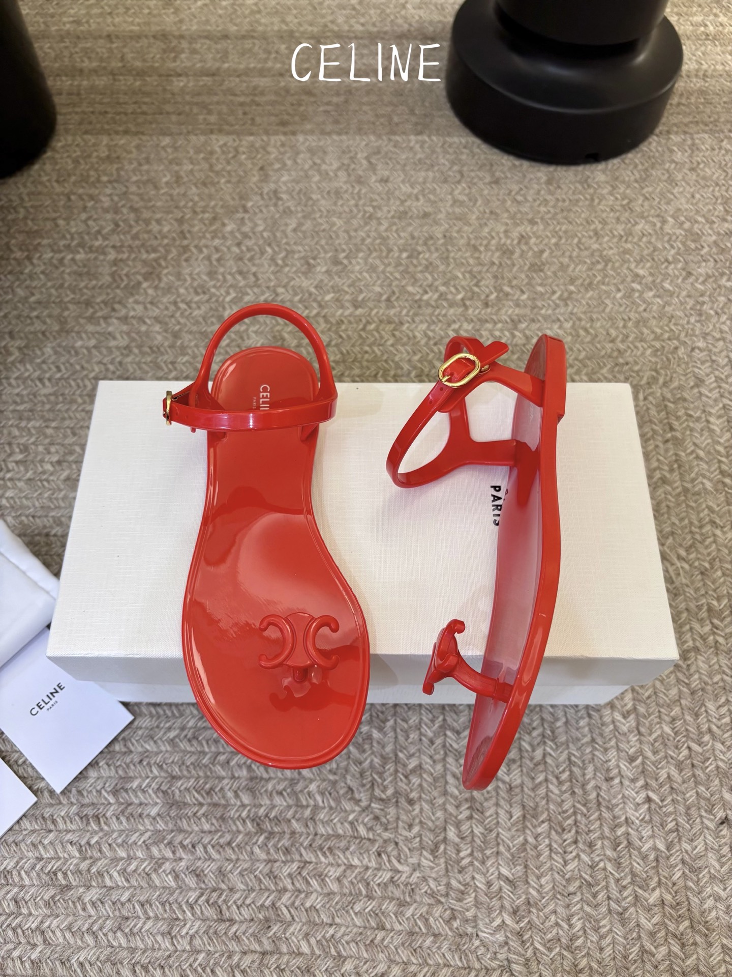 CELINE思琳赛琳一字带拖鞋凉鞋CELINE RUNNER 有CELINE标志侧面凹印鞋面压印CELI