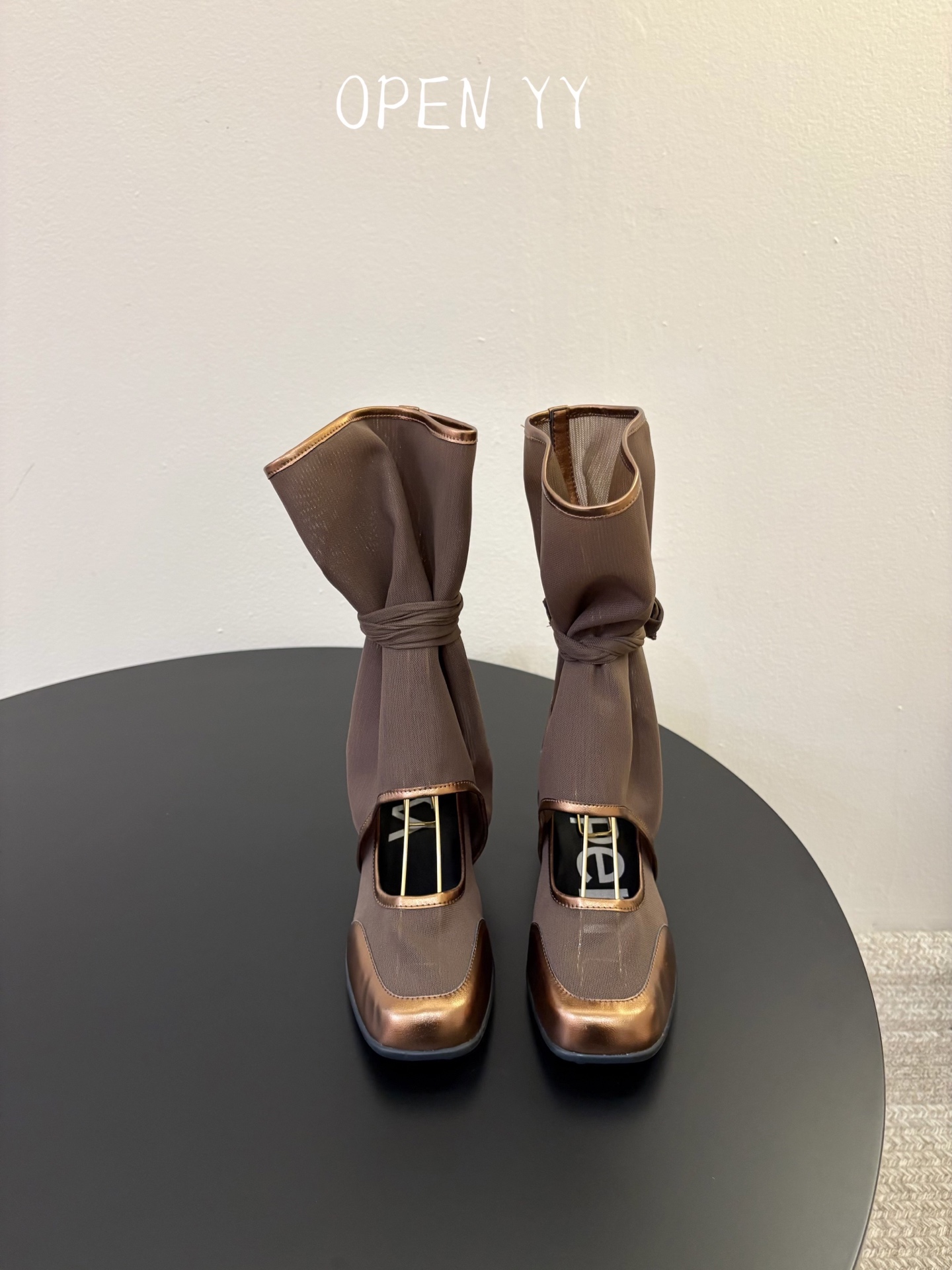 NO:819112,openyy26 new sandal boots upper with open edge beaded cowhide metal cowhide, inner padding sheepskin, custom drape mesh, original same mold sole, size 35-39 (customized for 40 and above), boots, boots, cowhide, sheepskin19860909openyy26新款凉靴鞋面开边珠牛皮金属牛皮,内里垫脚羊皮,定制垂坠网纱,原版一致模具底,尺码35-39（40以上定做）,靴子,boots,cowhide,sheepskin,Women's Shoes