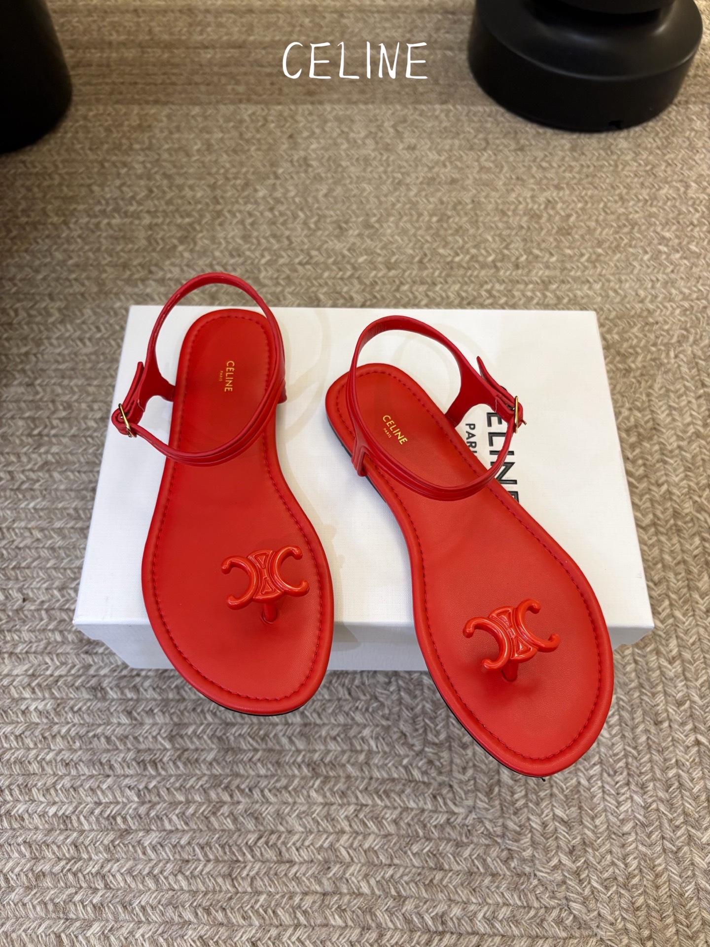 CELINE思琳赛琳一字带拖鞋凉鞋CELINE RUNNER 有CELINE标志侧面凹印鞋面压印CELI