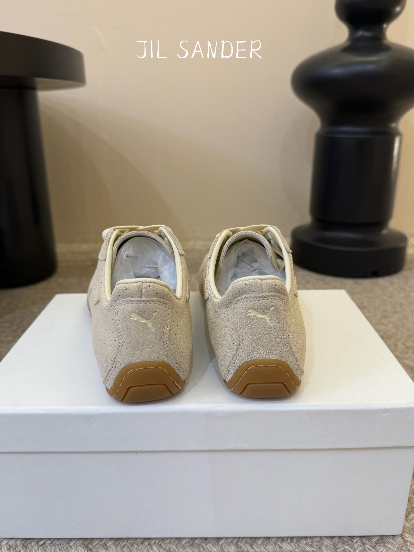 彪马（Puma）Ultrasoft Speedcats Rose同款板鞋有黑底白饰和白底黑饰两种配色，均