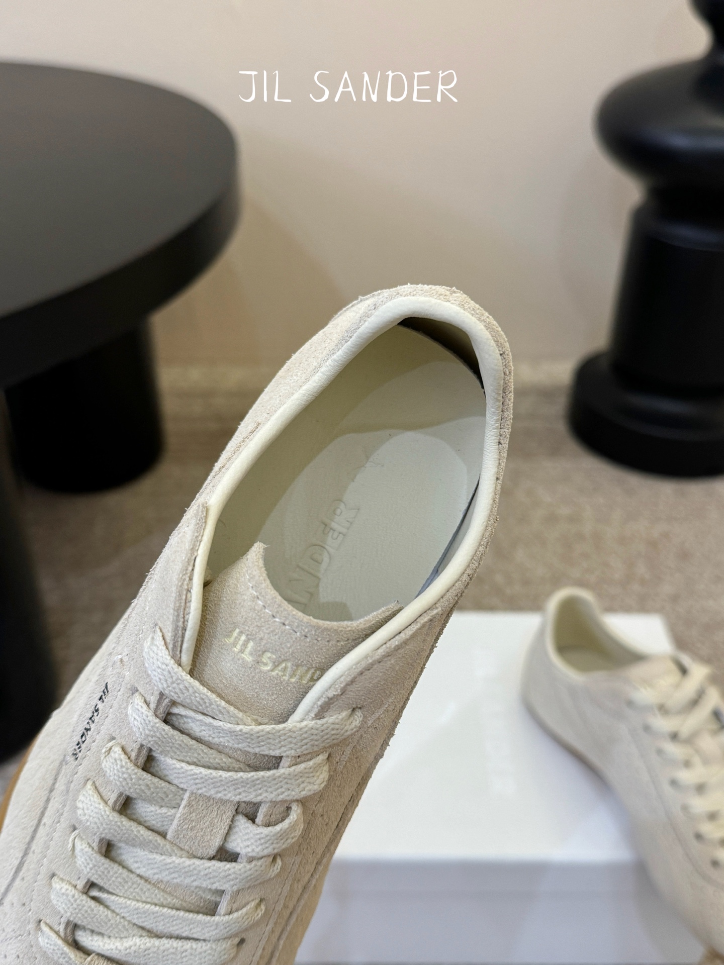 彪马（Puma）Ultrasoft Speedcats Rose同款板鞋有黑底白饰和白底黑饰两种配色，均
