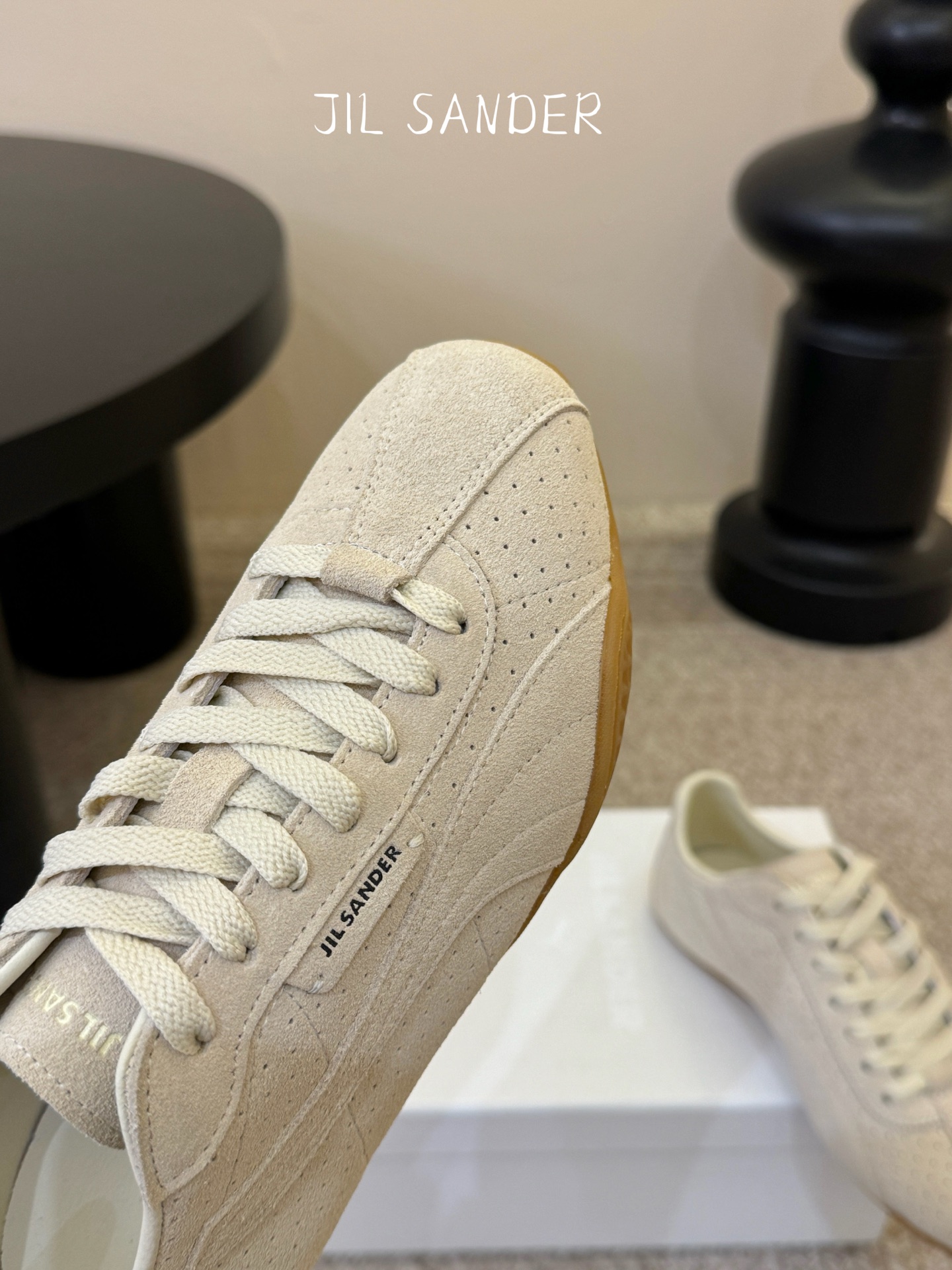 彪马（Puma）Ultrasoft Speedcats Rose同款板鞋有黑底白饰和白底黑饰两种配色，均
