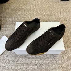 彪马(Puma)Ultrasoft Speedcats Rose同款板鞋有黑底白饰和白底黑饰两种配色,均 彪马(Puma)Ultrasoft Speedcats Rose同款板鞋有黑底白饰和白底黑饰两种配色,均