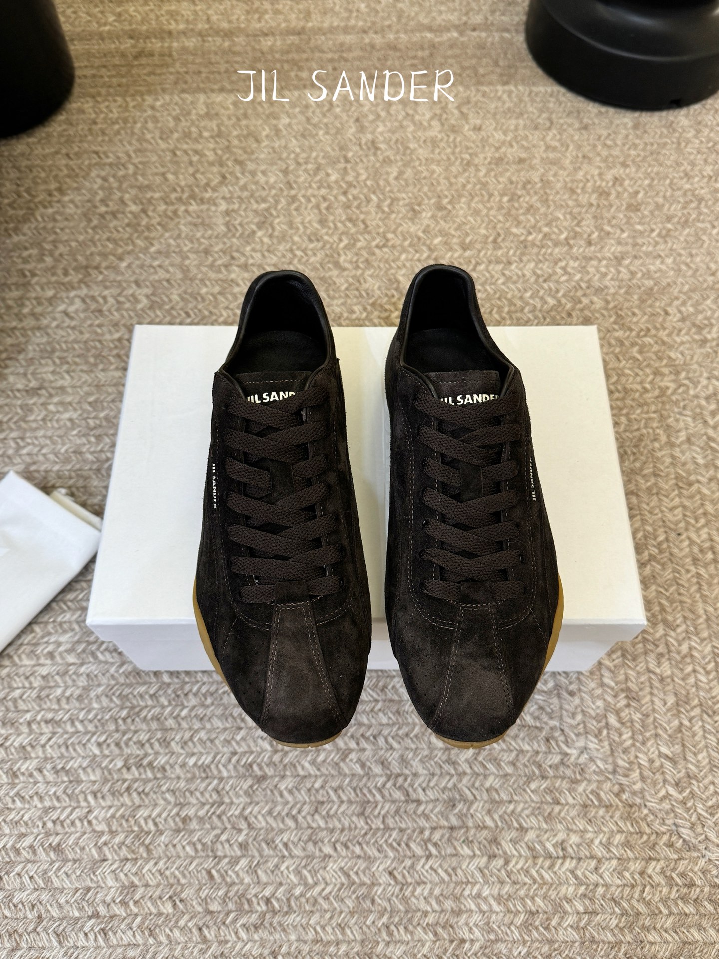 彪马（Puma）Ultrasoft Speedcats Rose同款板鞋有黑底白饰和白底黑饰两种配色，均