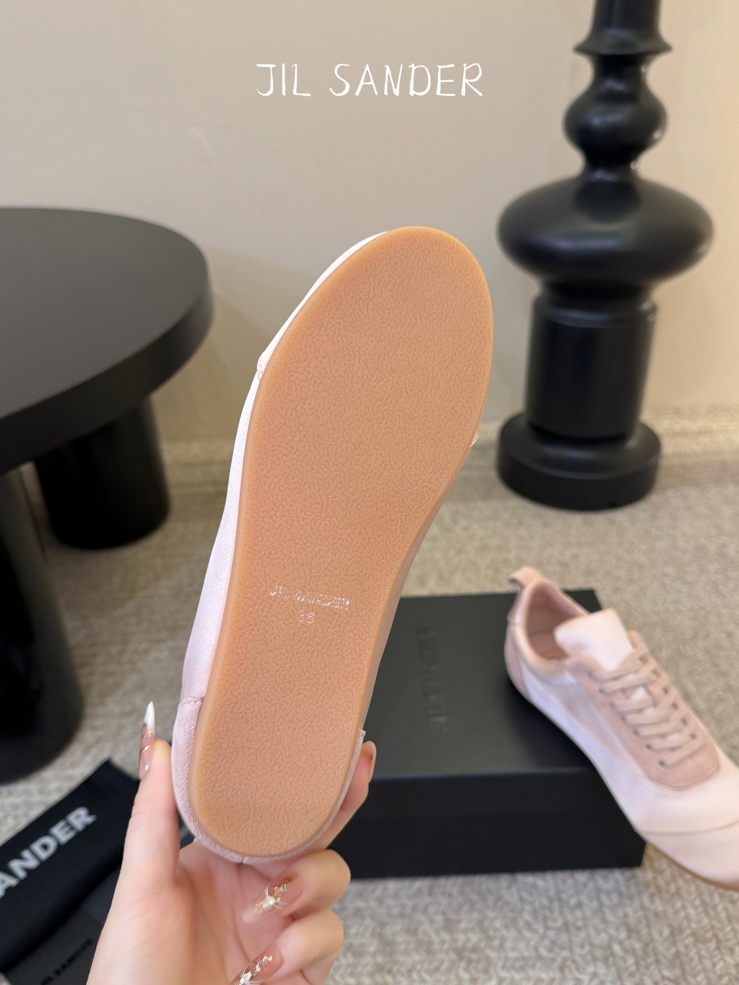 JIL SANDER 吉尔桑达新款 绸缎休闲鞋美到犯规,上脚惊艳到~绸缎光泽感绝了,走路带风都在发光!版 JIL SANDER 吉尔桑达新款 绸缎休闲鞋美到犯规,上脚惊艳到~绸缎光泽感绝了,走路带风都在发光!版