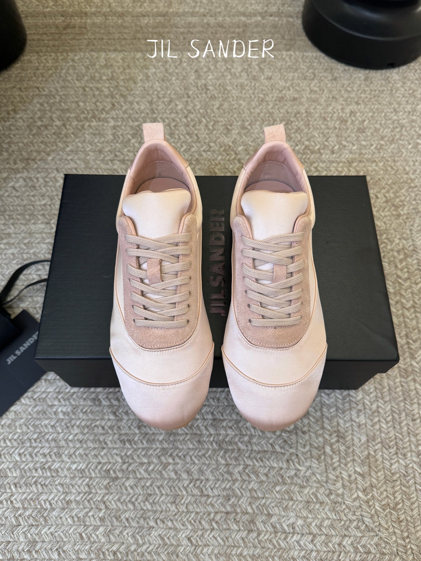 JIL SANDER 吉尔桑达新款 绸缎休闲鞋美到犯规，上脚惊艳到～绸缎光泽感绝了，走路带风都在发光！版