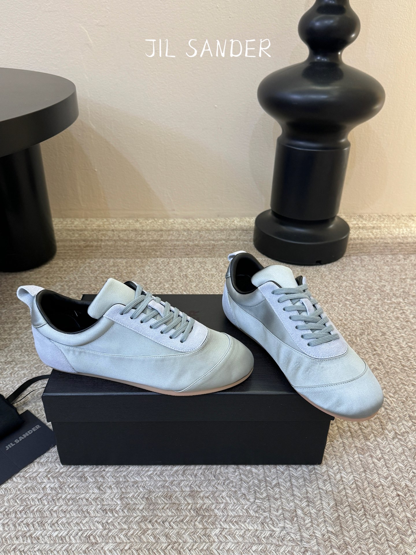 JIL SANDER 吉尔桑达新款 绸缎休闲鞋美到犯规,上脚惊艳到~绸缎光泽感绝了,走路带风都在发光!版 JIL SANDER 吉尔桑达新款 绸缎休闲鞋美到犯规,上脚惊艳到~绸缎光泽感绝了,走路带风都在发光!版