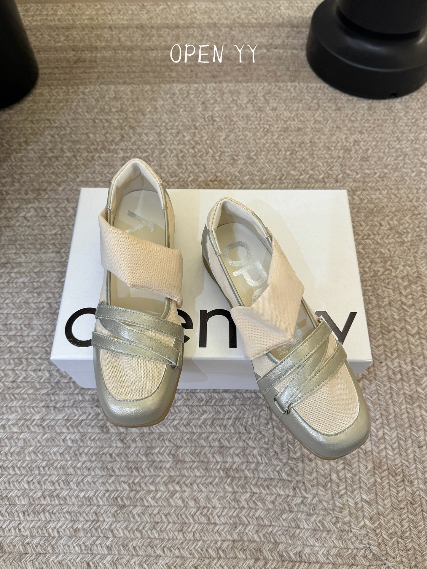 open yy26春夏魔都贴单鞋： 鬼马少女的青春感，鞋面开边珠牛皮➕金属牛皮➕透气网，内里垫脚羊皮，原