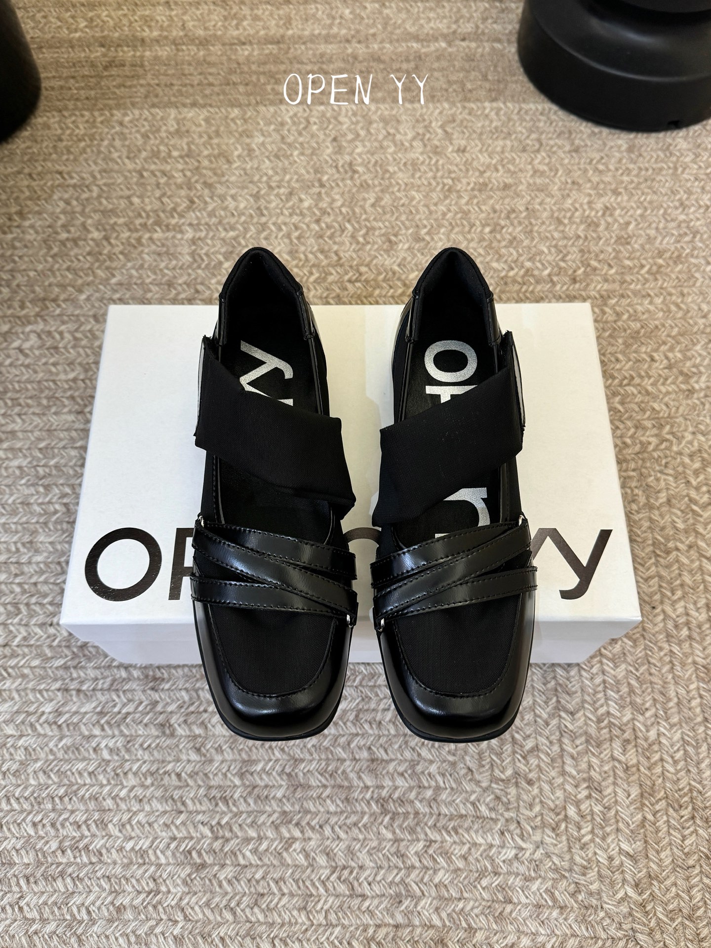 NO:819641,open yy26 spring and summer magic city sticker shoes, youthful feeling of ghost horse girl, open edge beaded cowhide metal cowhide breathable mesh on the upper, sheepskin lining on the inside, original molded outsole, comfortable and can run wild, size 35-39, three colors, ballet shoes, cowhide, sheepskin19860909open yy26春夏魔都贴单鞋 鬼马少女的青春感,鞋面开边珠牛皮金属牛皮透气网,内里垫脚羊皮,原版一致开模大底,舒适可以暴走,尺码35-39 ,三色入,芭蕾舞鞋,cowhide,sheepskin,Women's Shoes