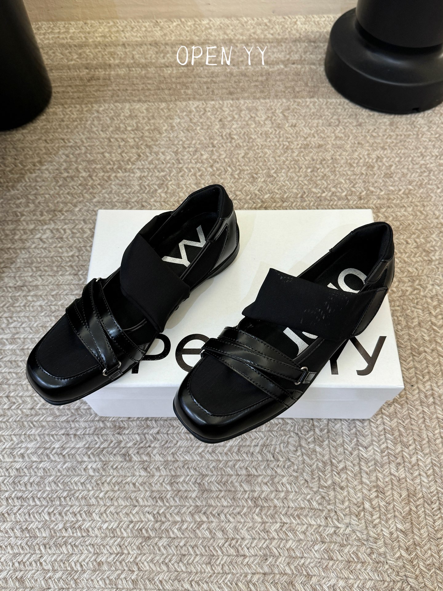 open yy26春夏魔都贴单鞋： 鬼马少女的青春感，鞋面开边珠牛皮➕金属牛皮➕透气网，内里垫脚羊皮，原